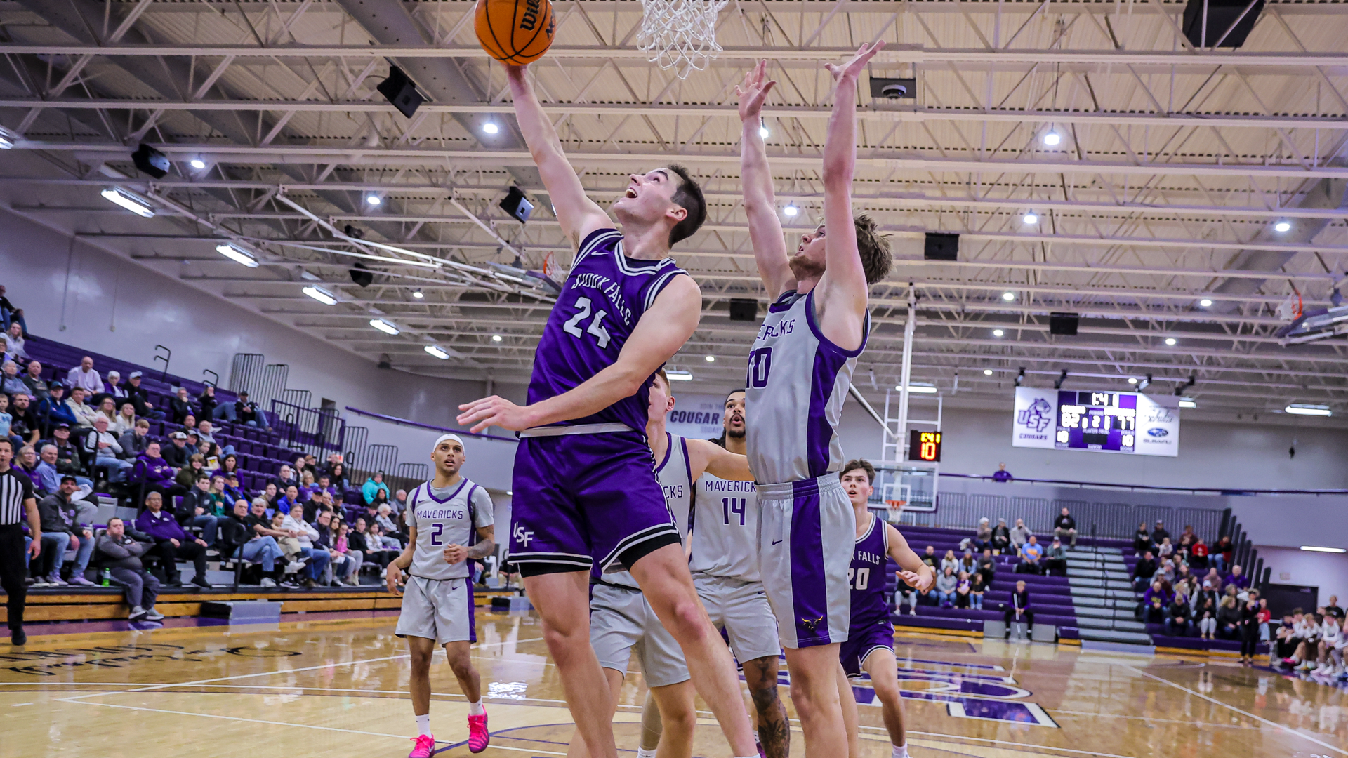 Jacoby Mehrman takes a layup