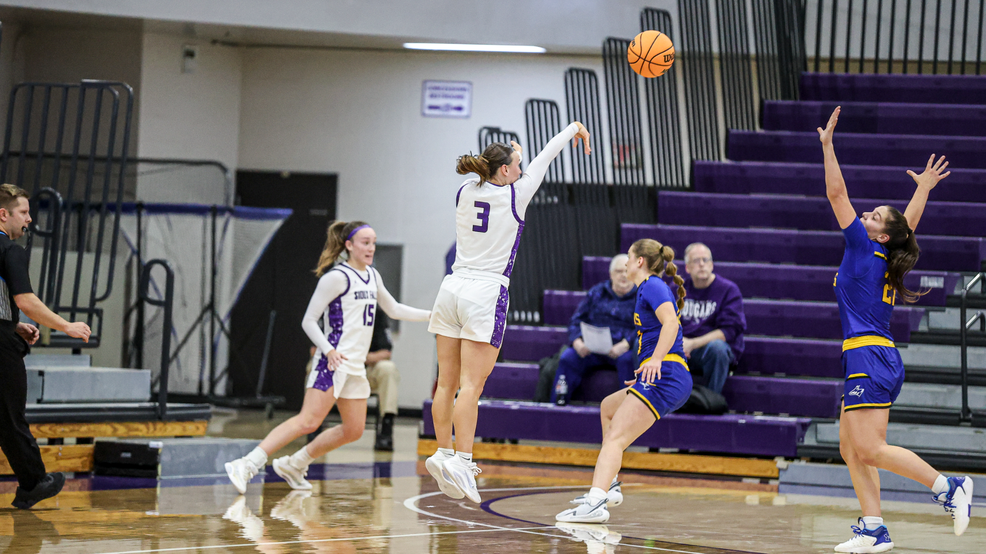 Ayla Brown shoots the 3