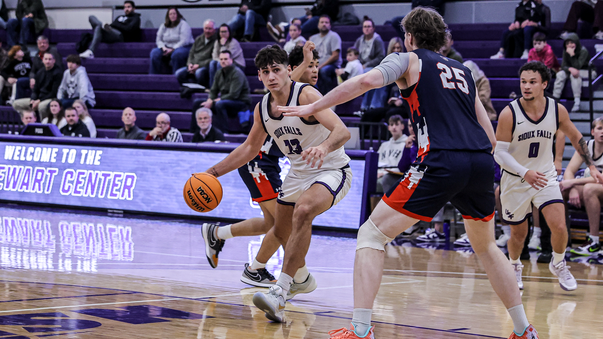 Gerard Bosch attacks the basket