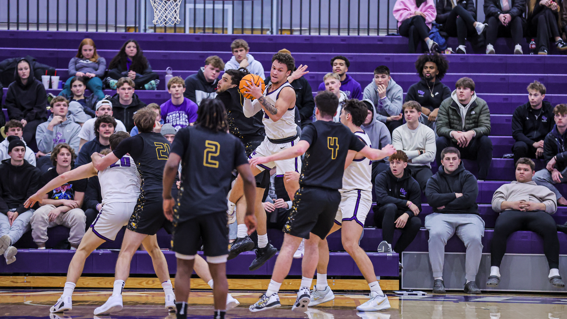 Taylen Ashley grabs a rebound