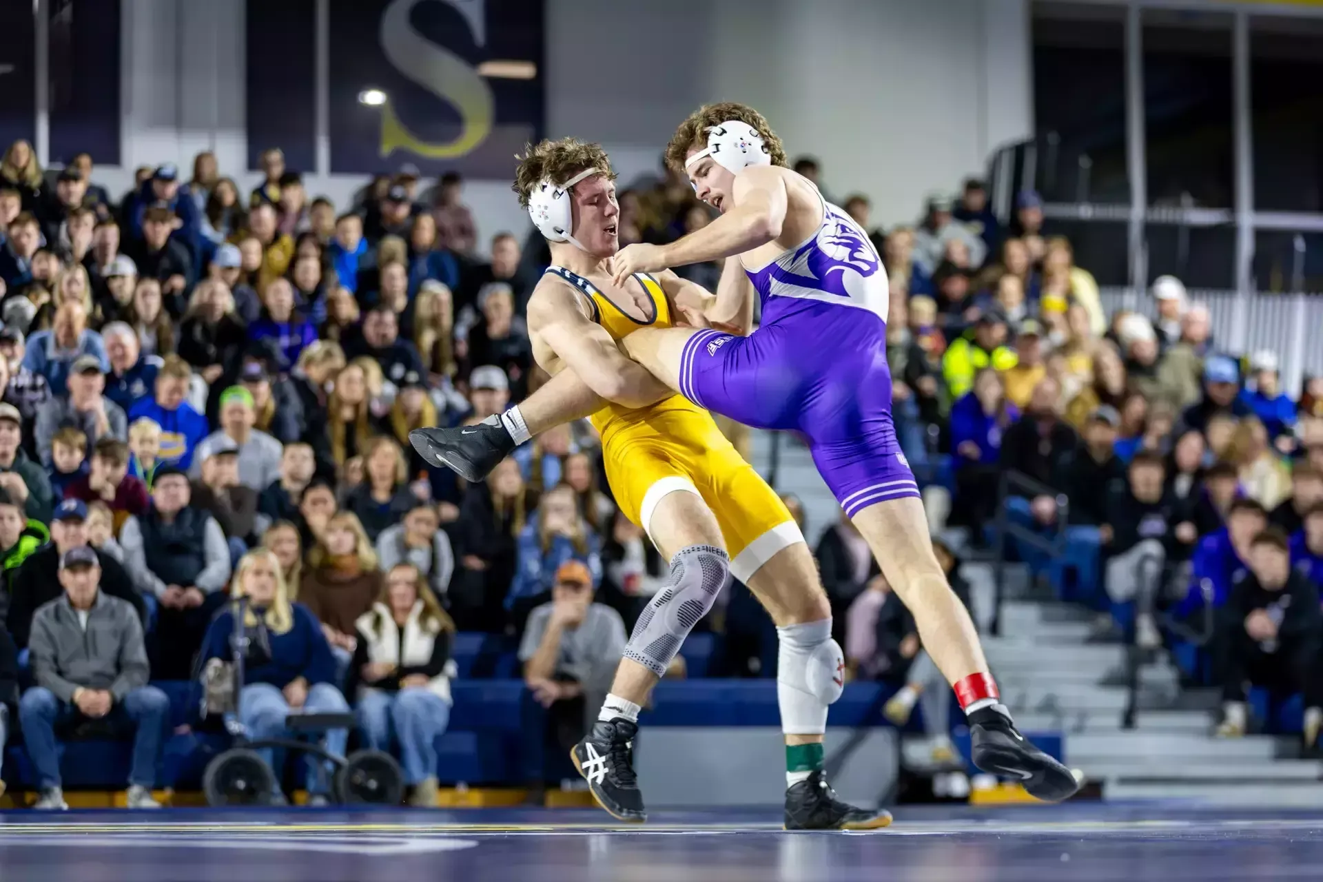Jordon Oehme wrestlings Augustana