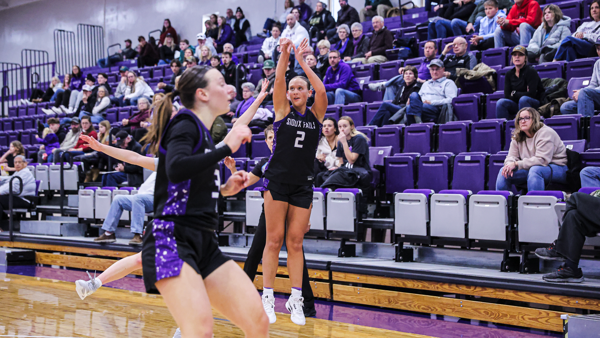 Gracie Traphagen shoots the three