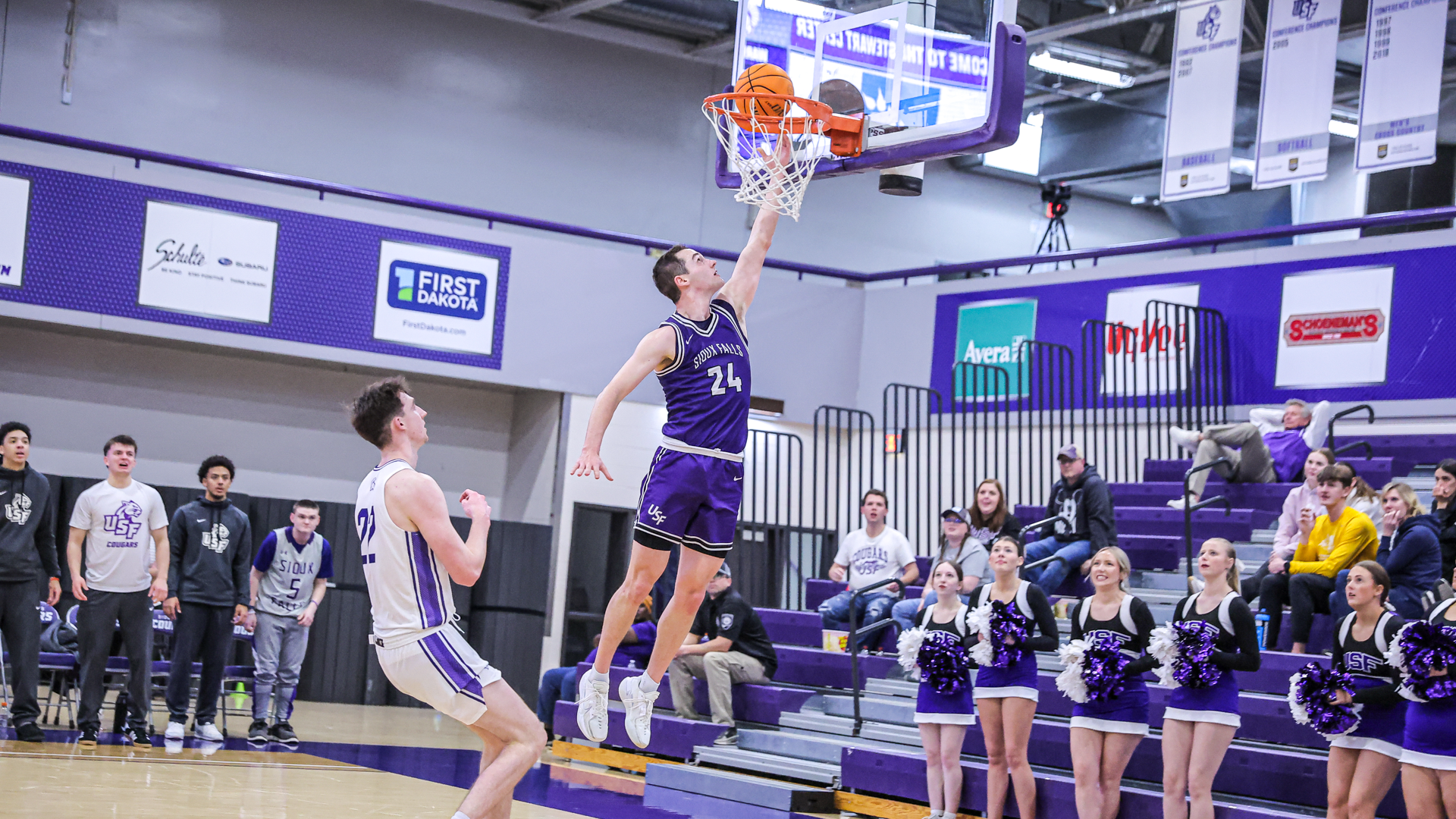 Jacoby Mehrman takes a layup