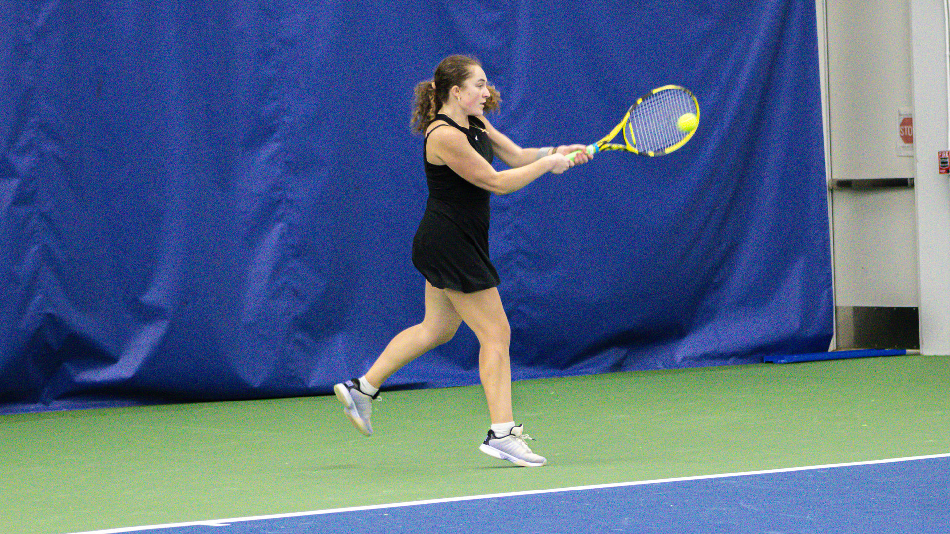 Emma Rangel returns a shot