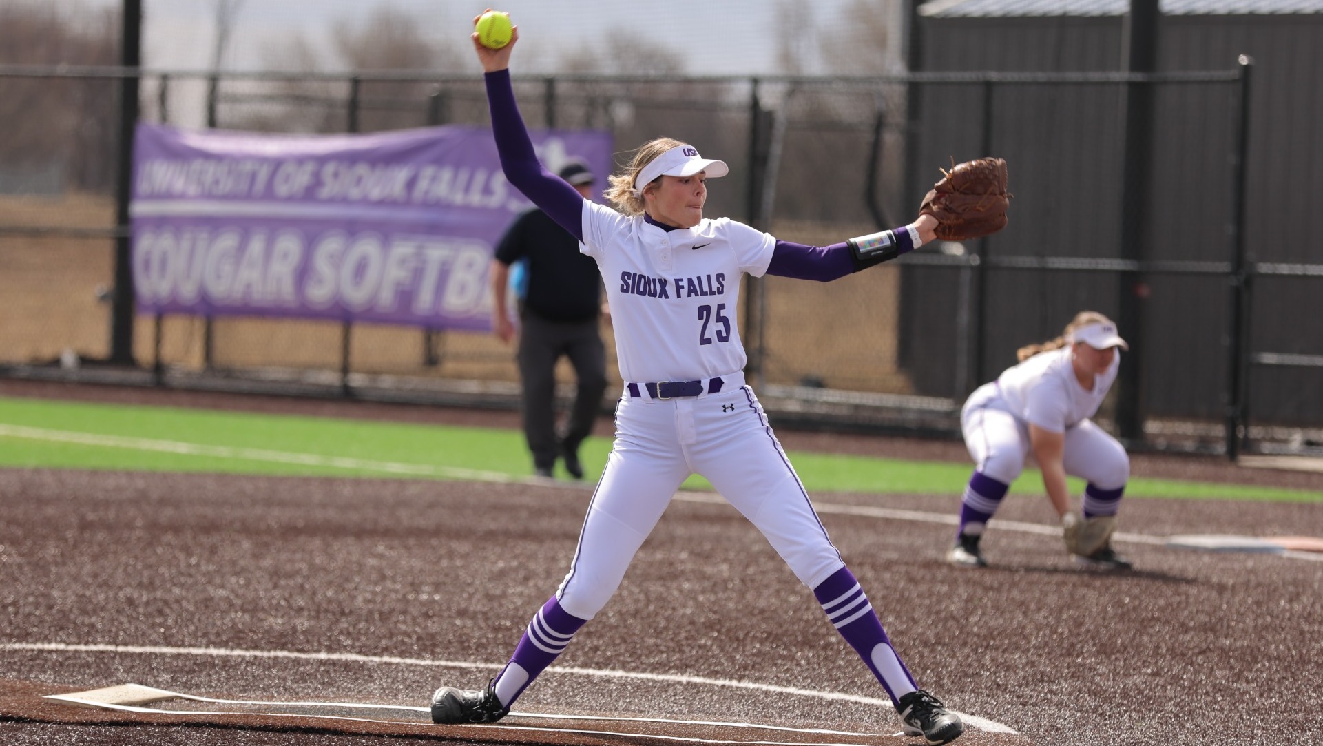 Maddi Duncan pitching