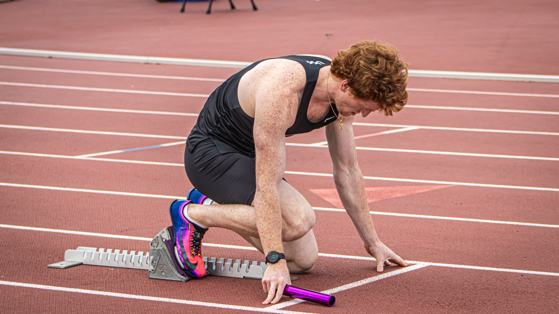Brandon Stark gets situated in the starters block