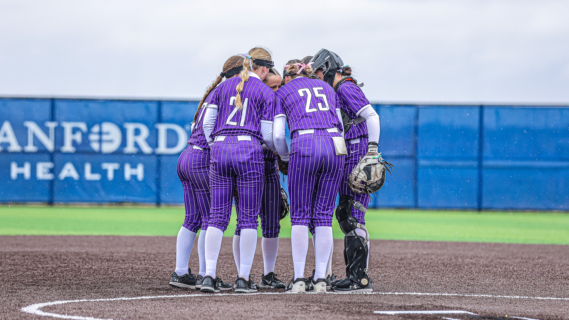 USF Softball infielders gather together before first pitch