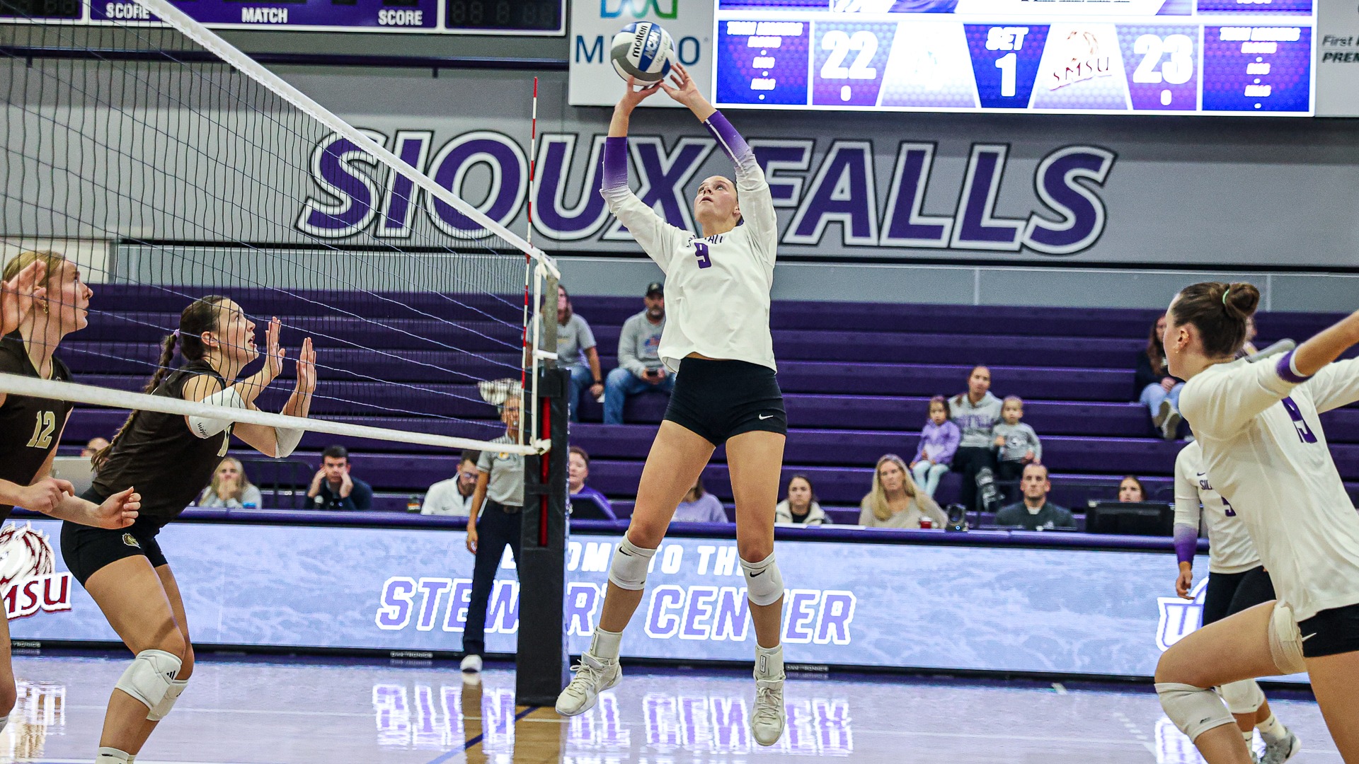Hollie Peterson sets the ball for USF against No. 11 SMSU