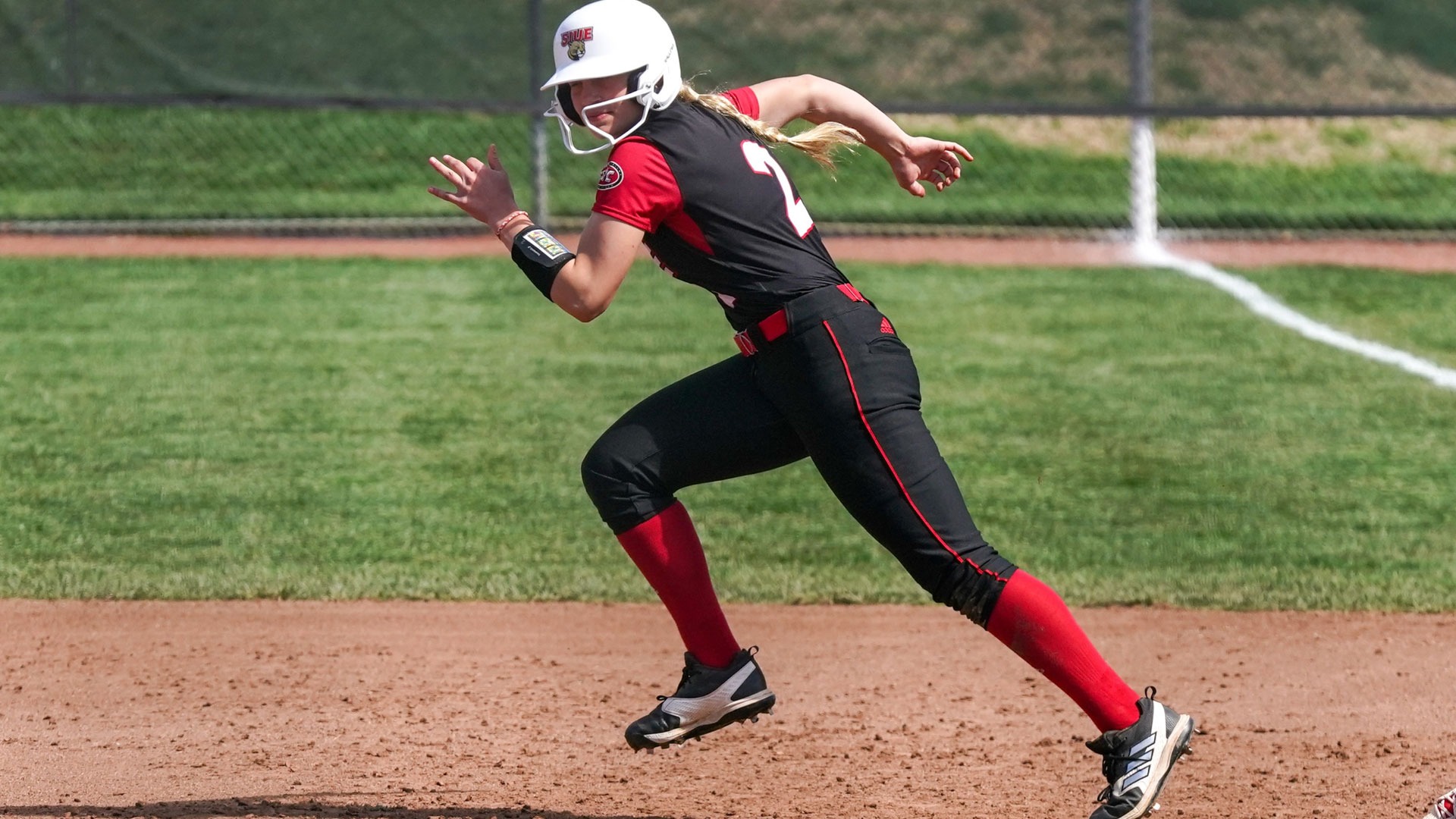 aces-topple-cougars-siue