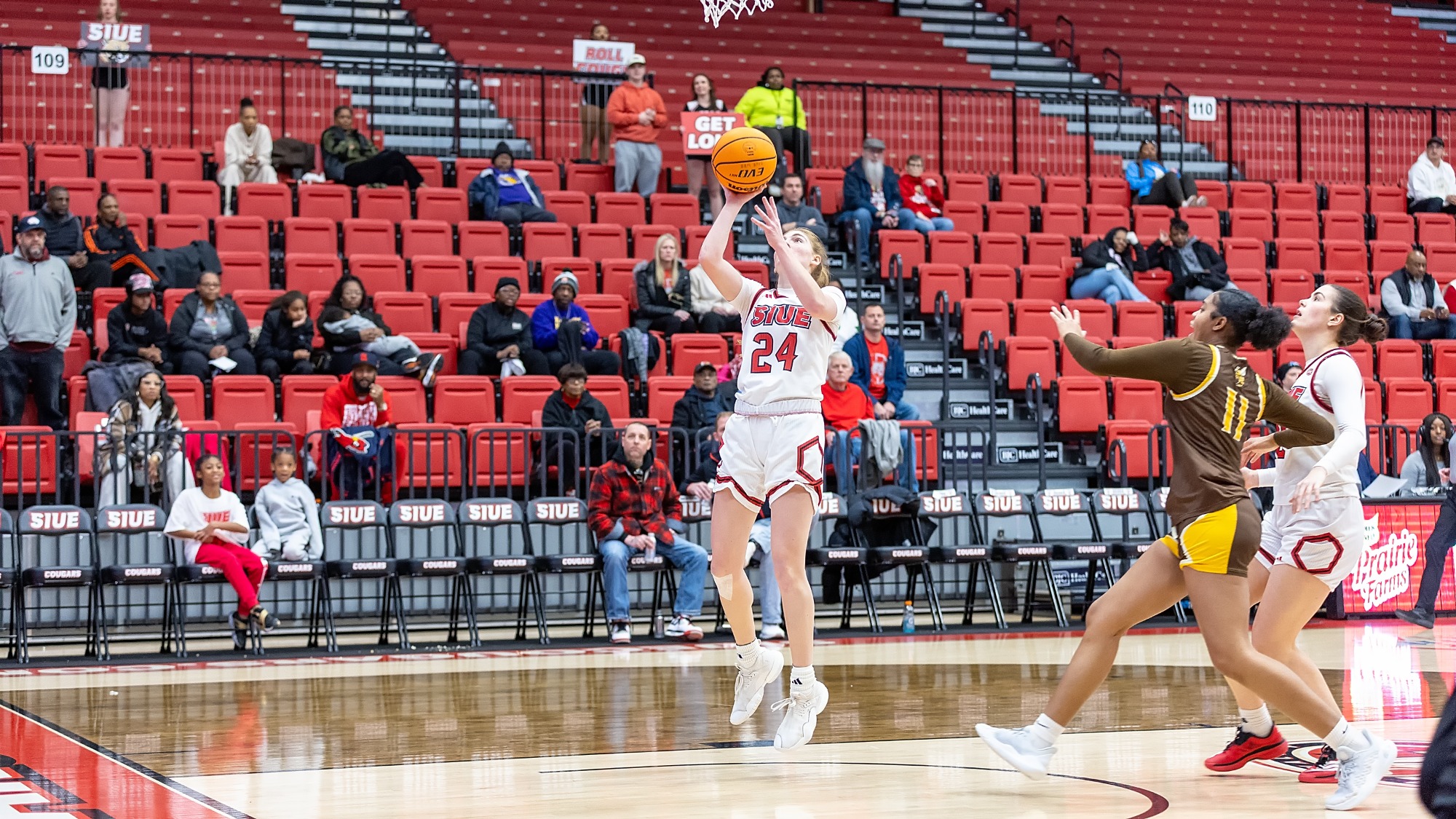 WBB Women’s Basketball v Harris-Stowe 12-14-25:SIUE Cougars women’s basketball host the Harris-Stowe Hornets for a basketball game at the First Community Arena in the Vadalabene Center Sunday, December 14, 2025 on the campus of Southern Illinois University Edwardsville. (Photo: Scott Kane / SIUE Athletics)