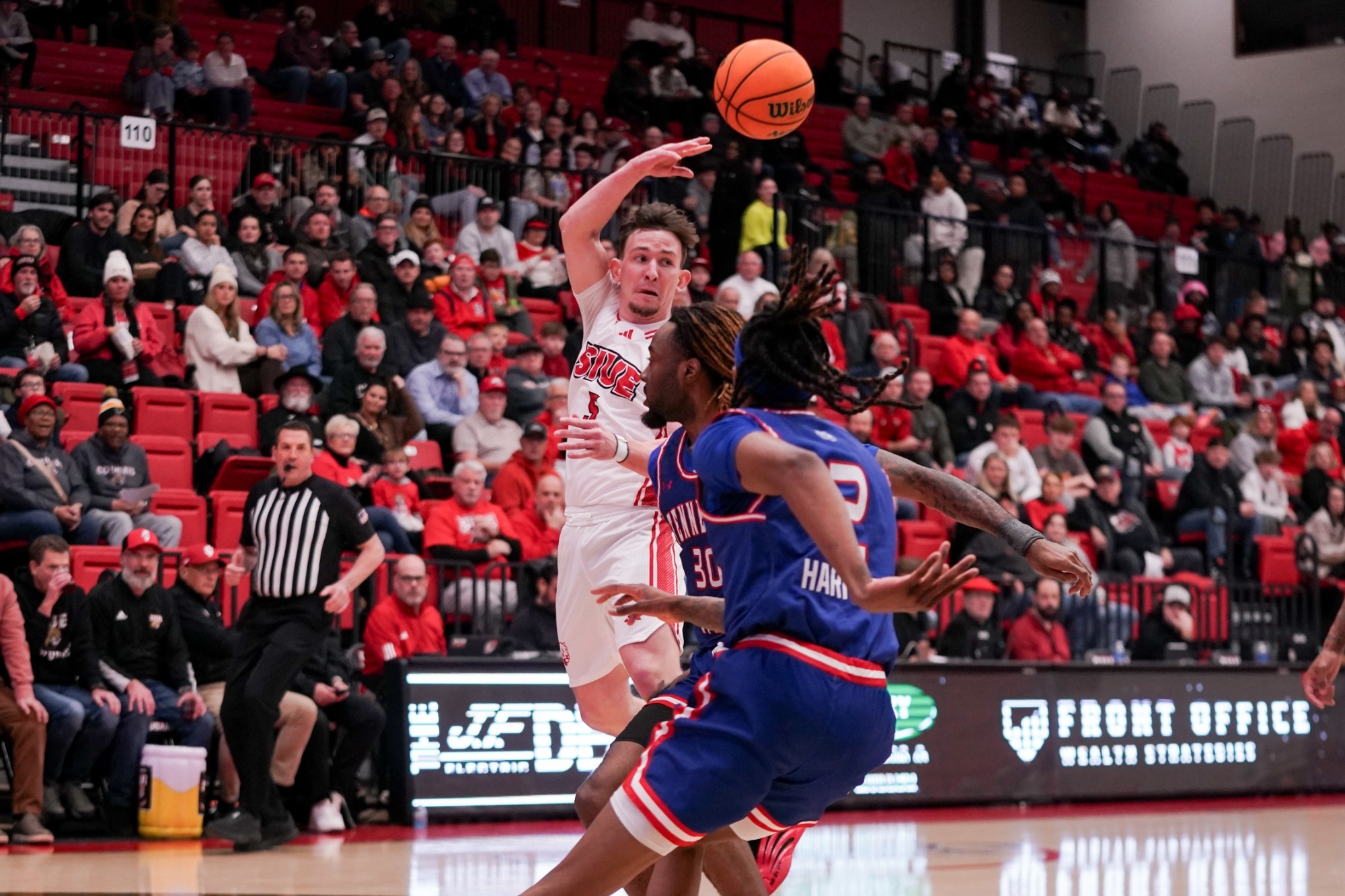 Campion over the shoulder Tennessee Tech