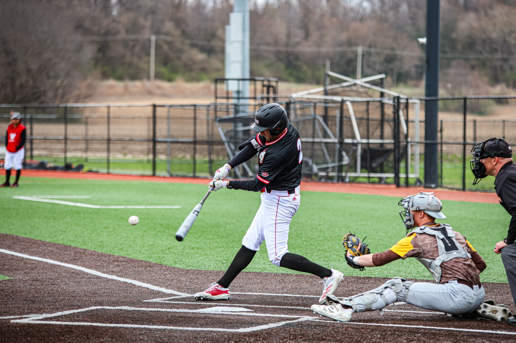 Niedzwiedz swing against Valpo
