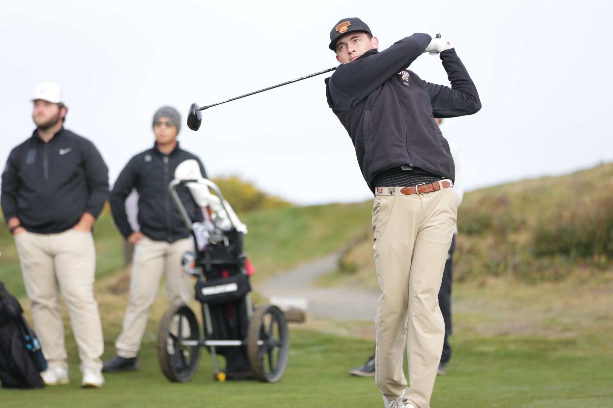 Will Simpson tees off at Bandon Dunes