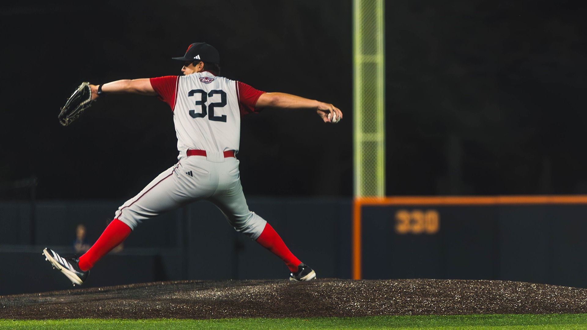 Joe Martin pitches at Illinois
