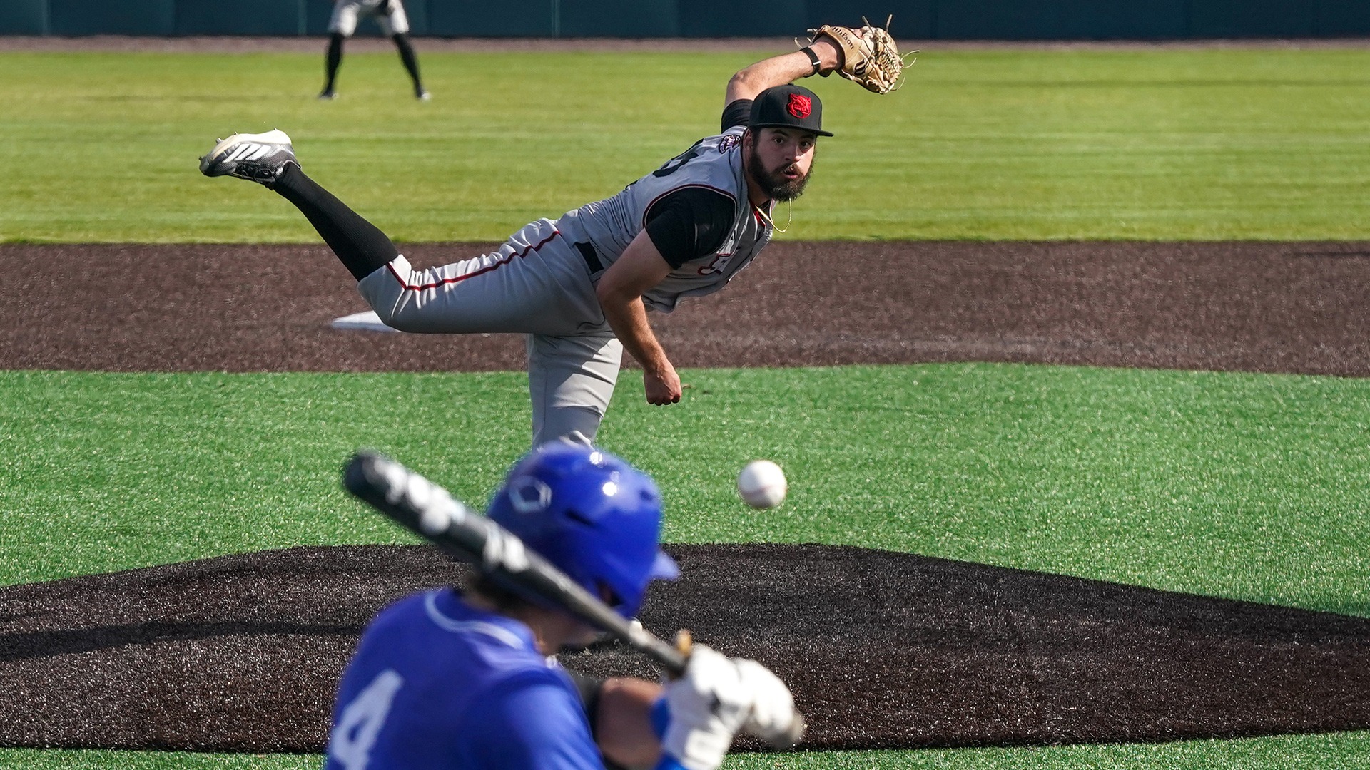 Gabe Nutter pitches at Saint Louis