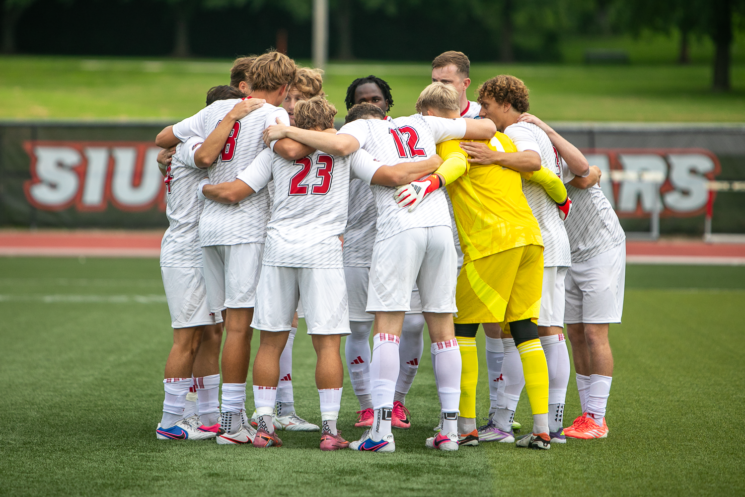 Men's soccer huddles before game against Iowa Western