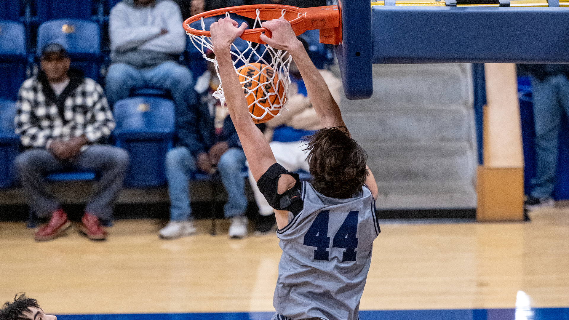 JD Salo dunking vs Regent (11.12.25)