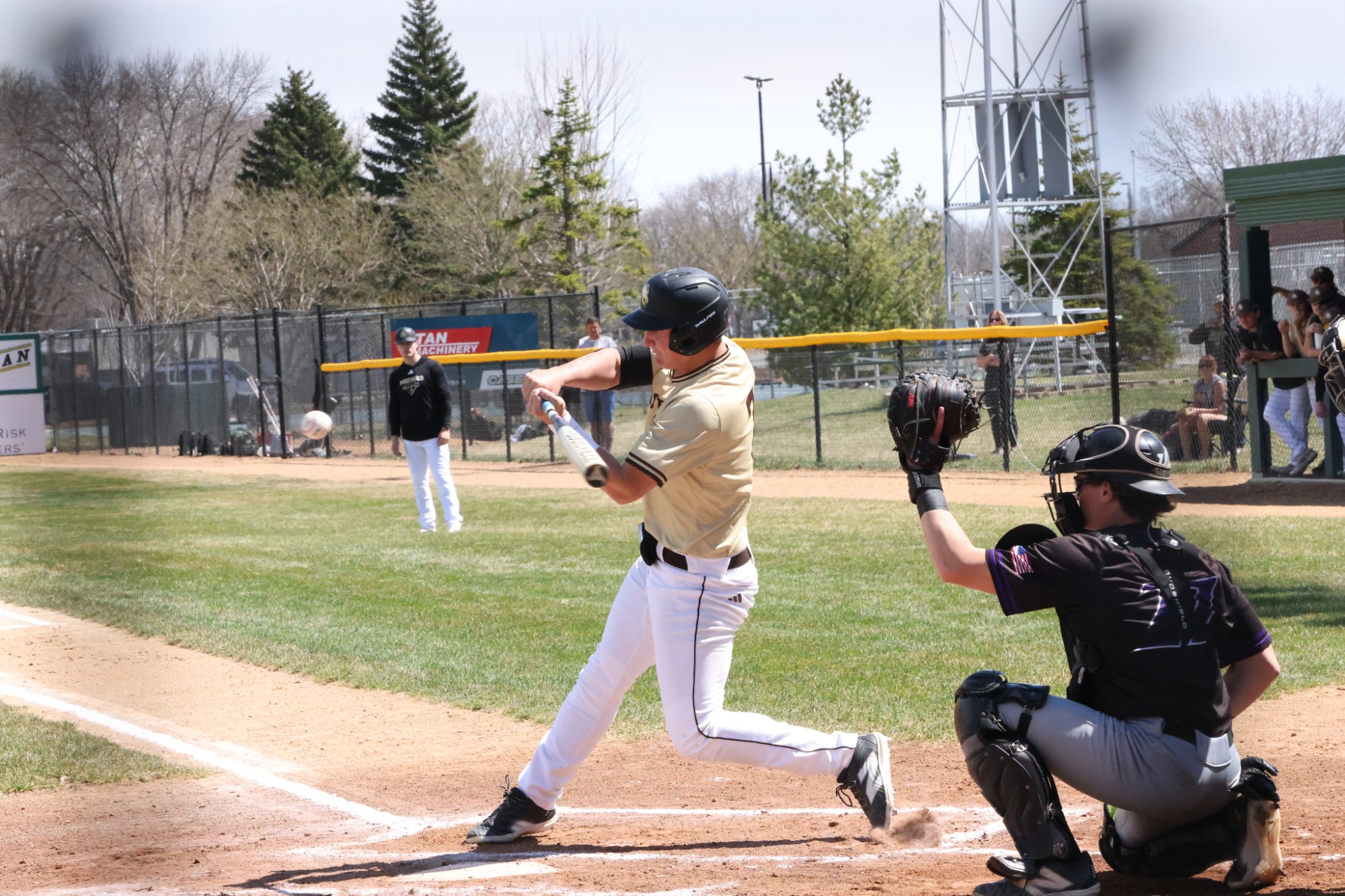 baseball winona 041526