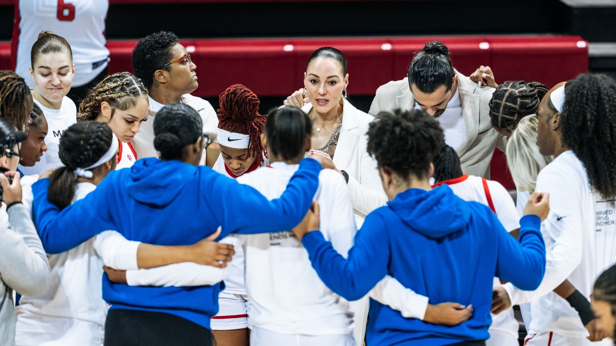 SMU Team huddle WBB