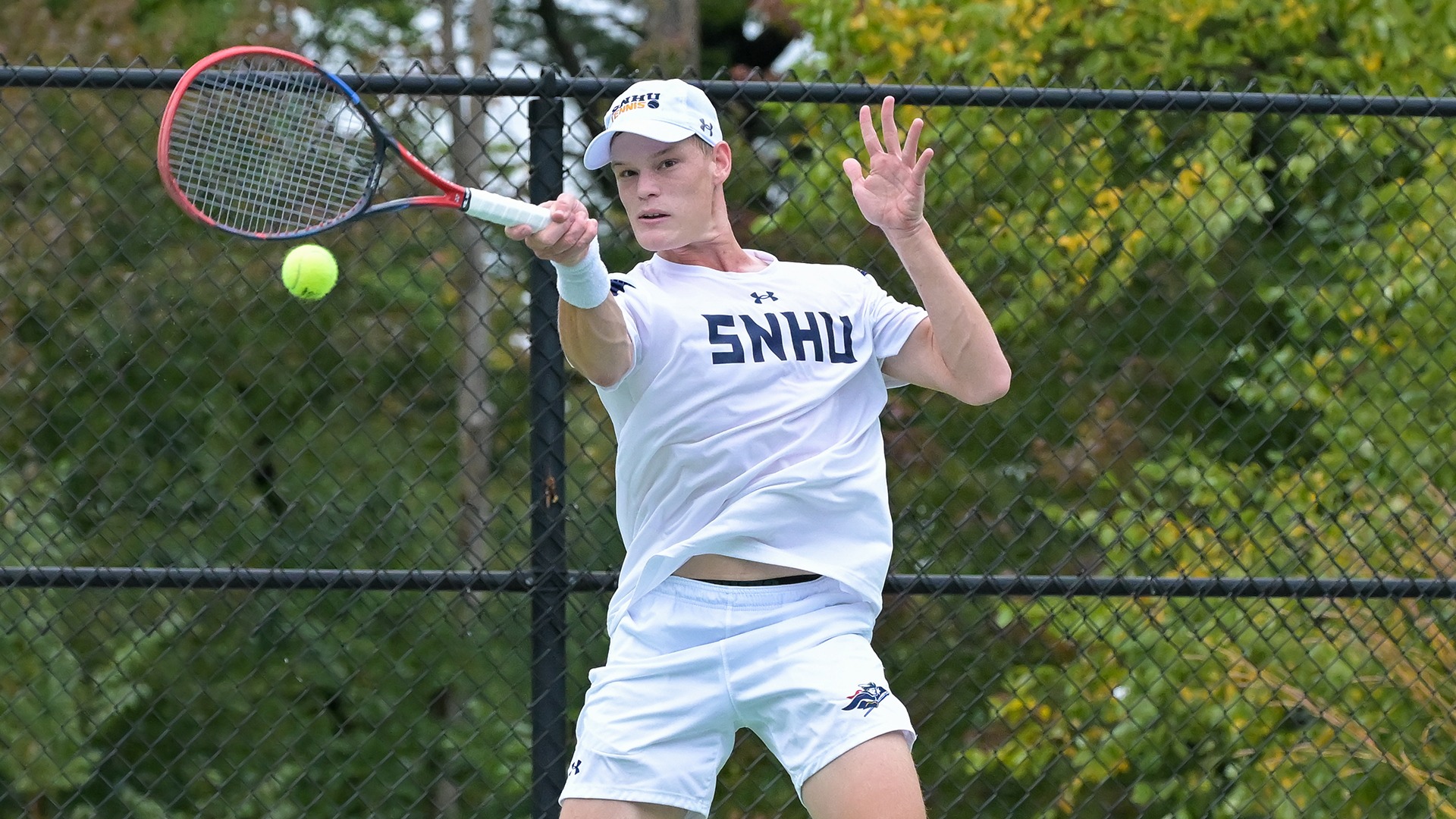 Nils Dueppe hitting a forehand shot