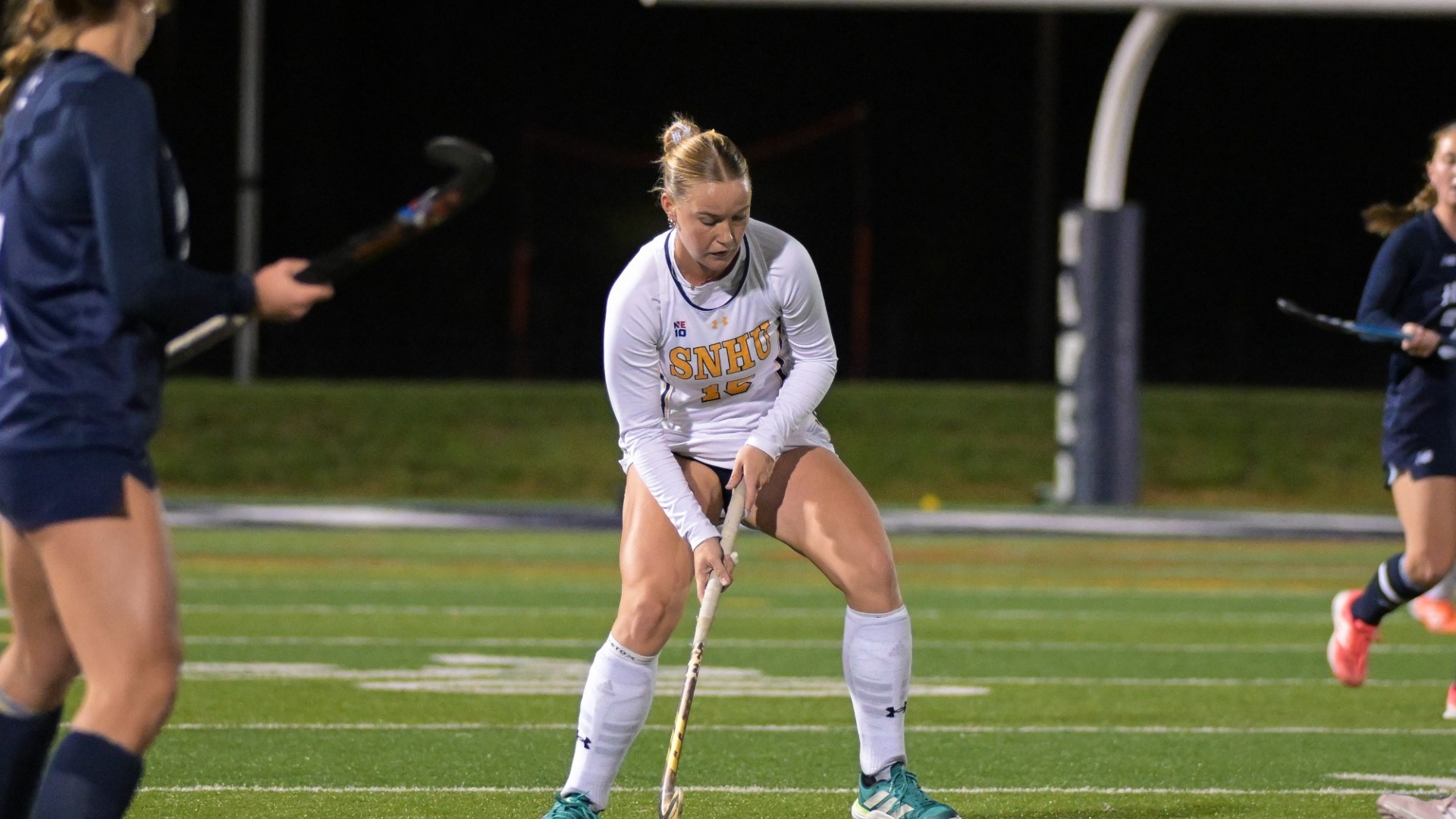 Kim Dull prepares to take a shot for SNHU field hockey