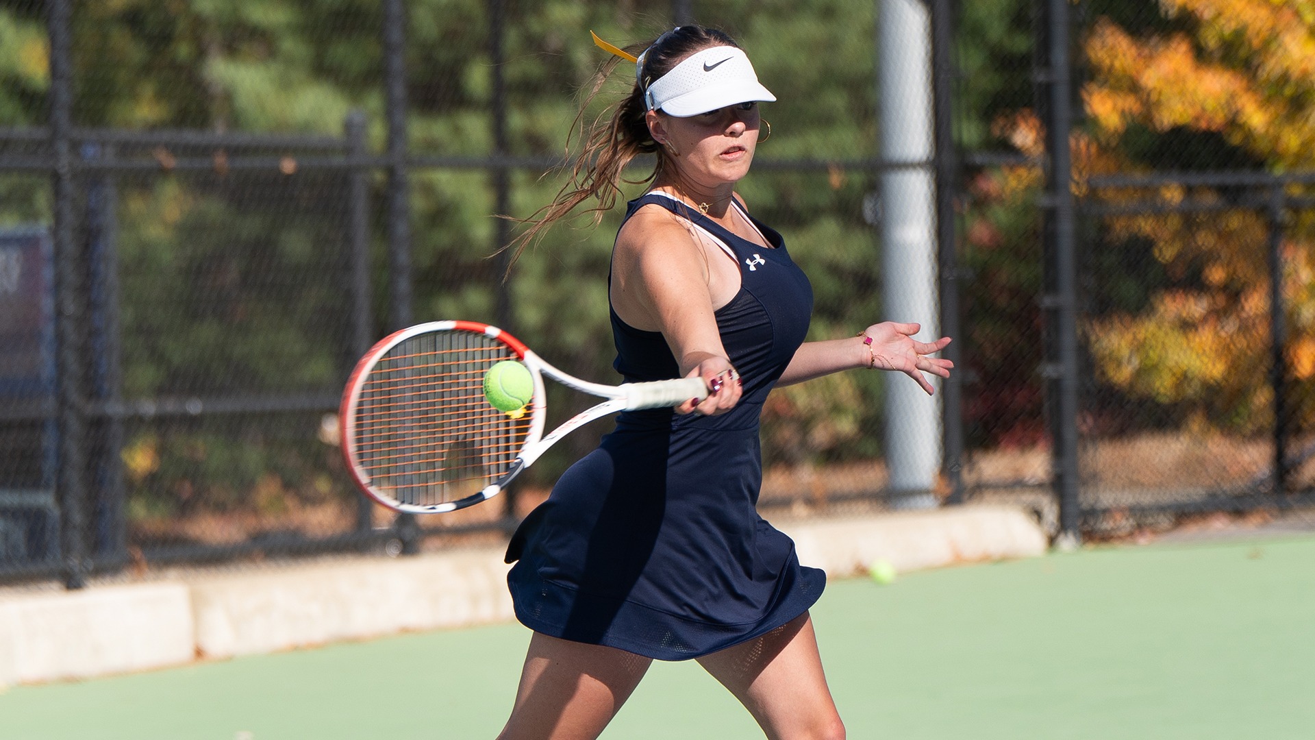 Lucia Dusseljee hitting a forehand shot