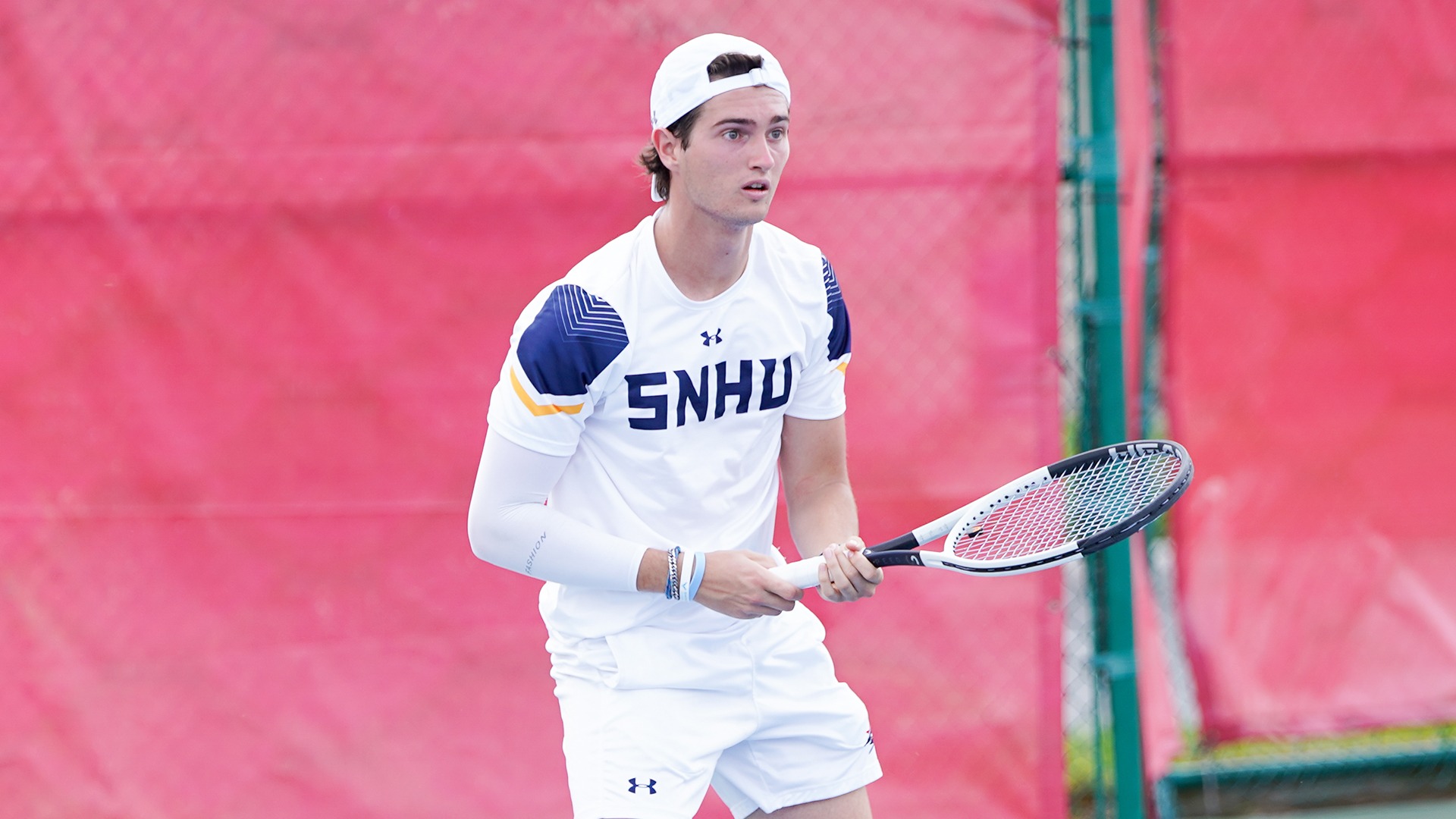 Carlos Molero holding his racquet, while awaiting his opponent