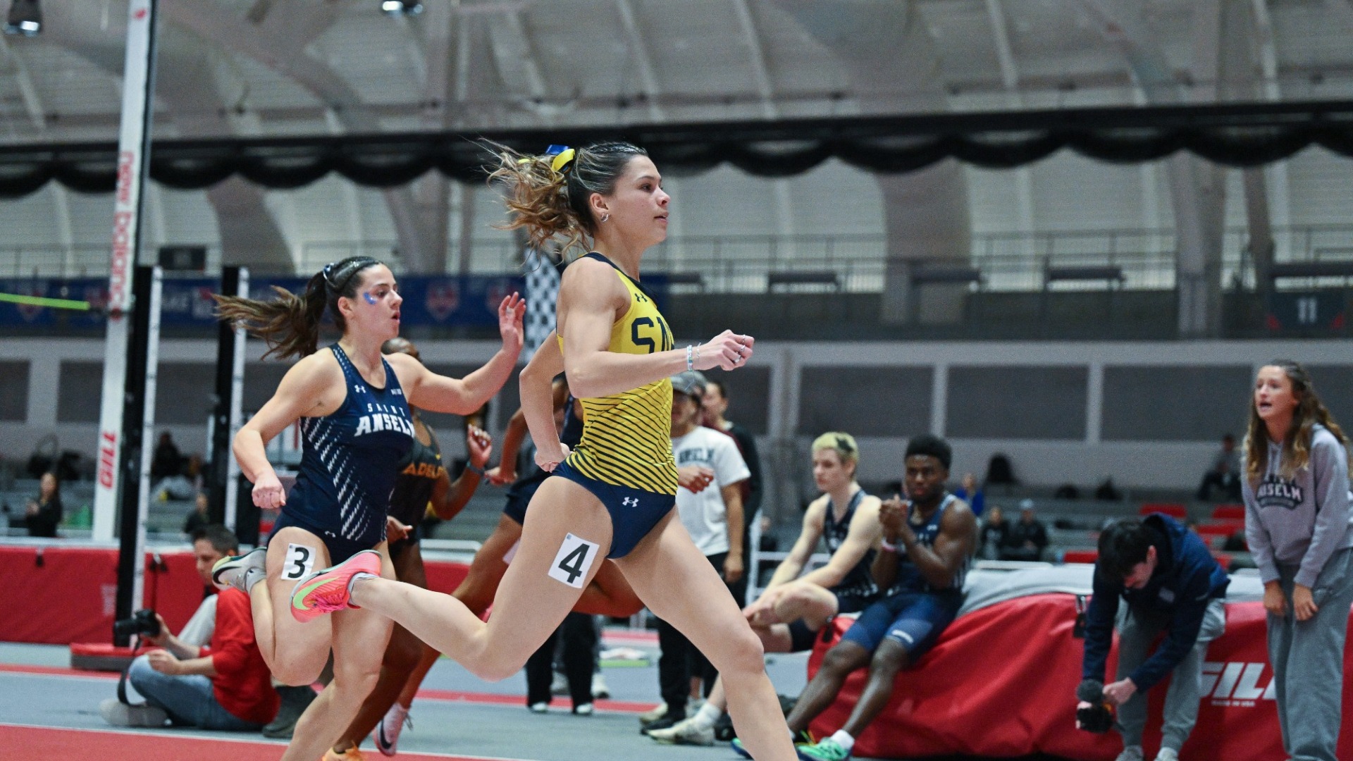 Hope Sinclair stretches for the wire in a sprint rice