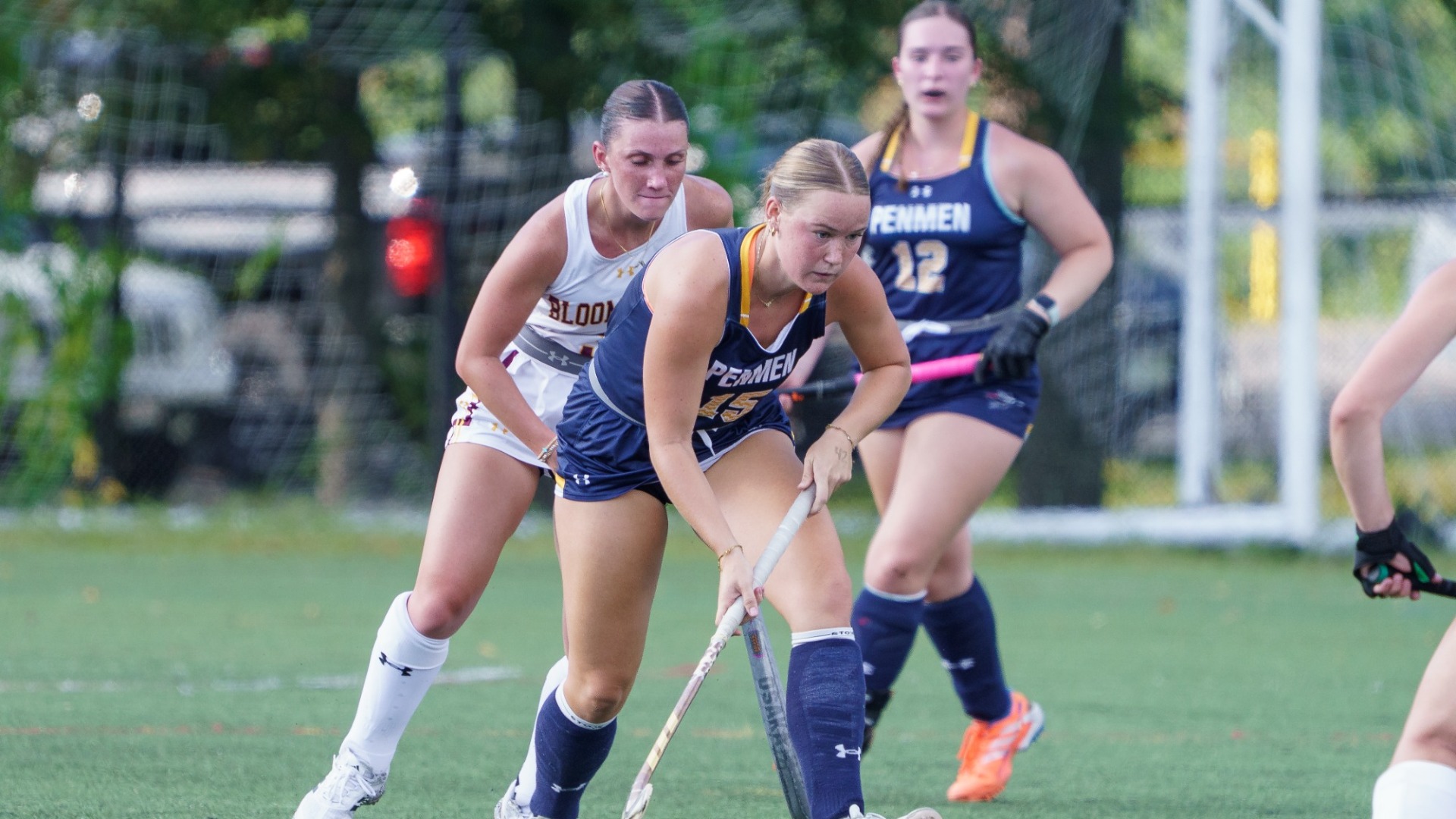 Kim Dull attacks for SNHU field hockey