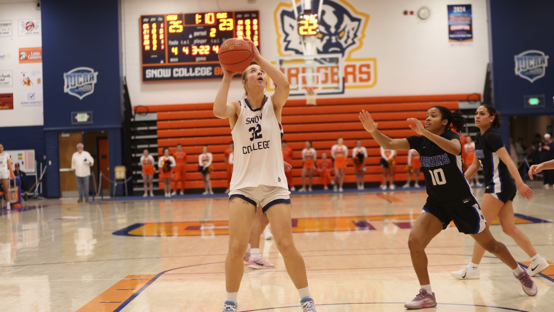 Mckenna Garner going up for the layup