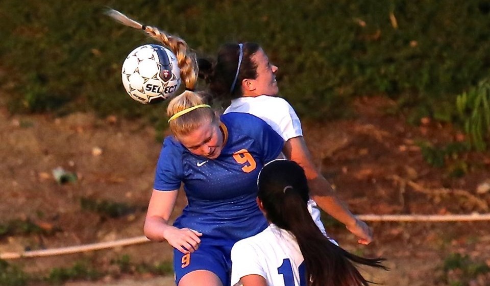 Samantha Swinney 2017 Women's Soccer Soka University Athletics