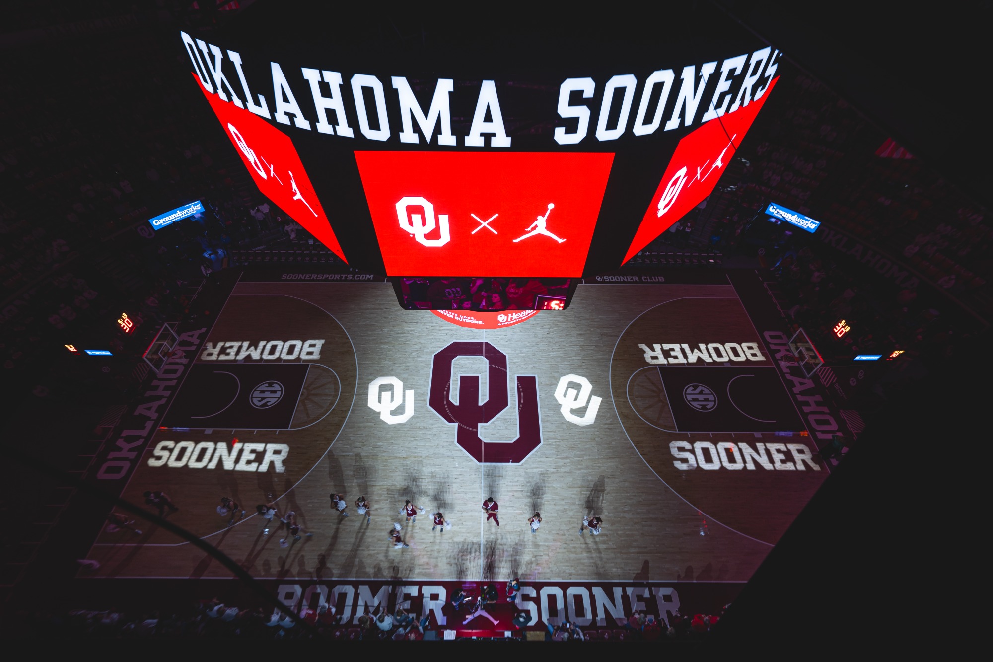 Lloyd Noble Center basketball court