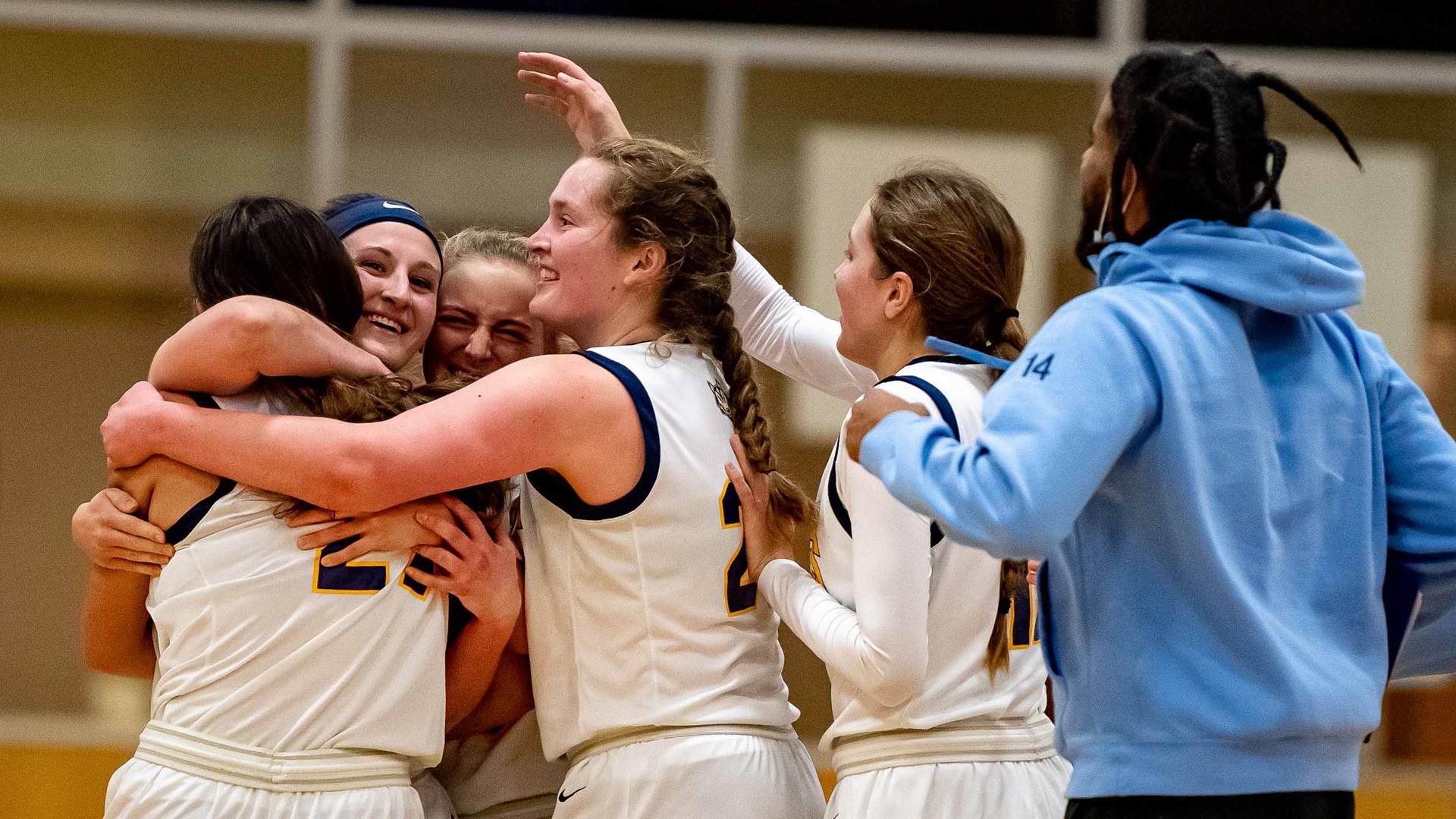 Jackie Luckhardt 202122 Women's Basketball University of