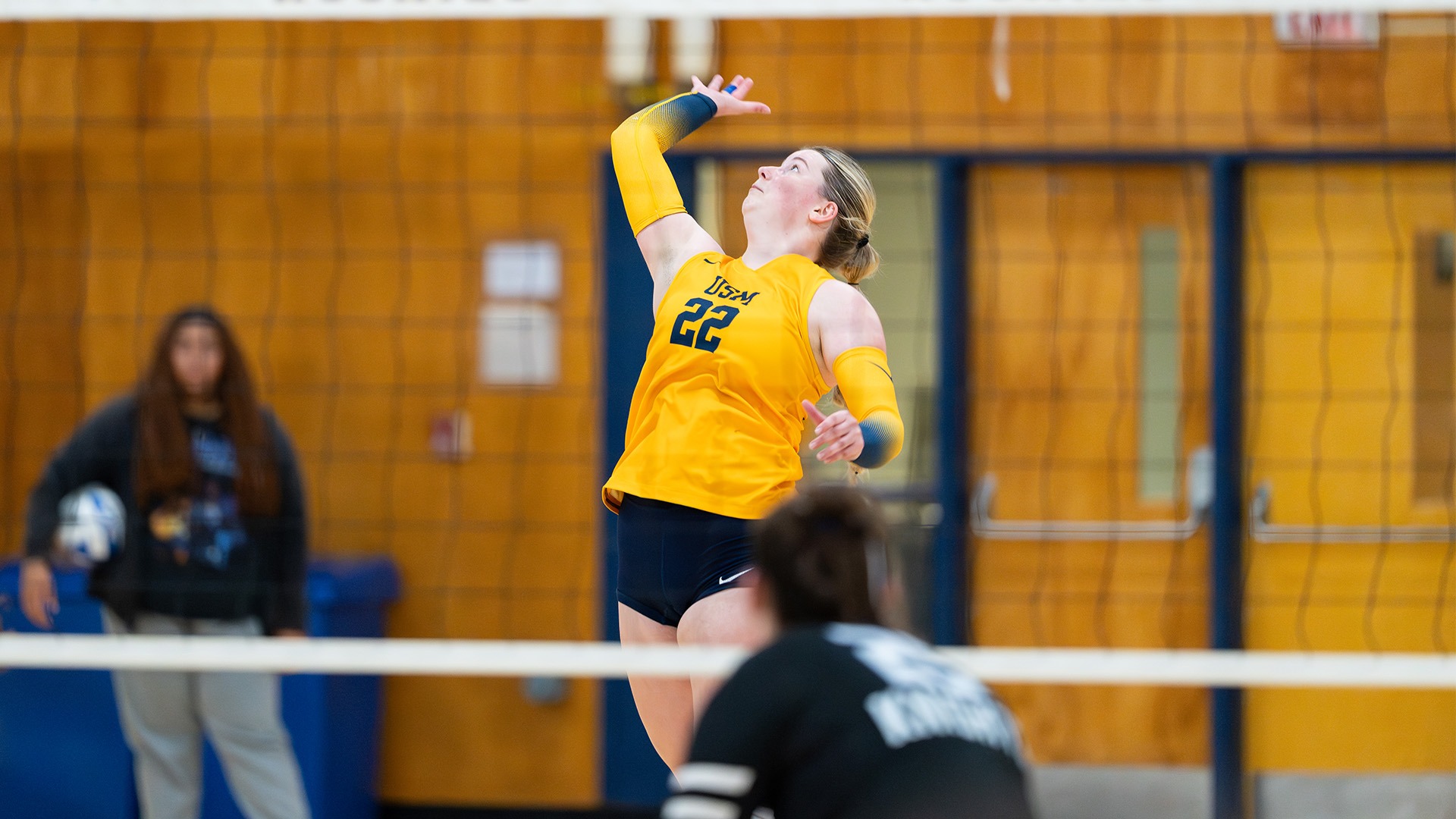 Kylee Eubanks-Hemme serving