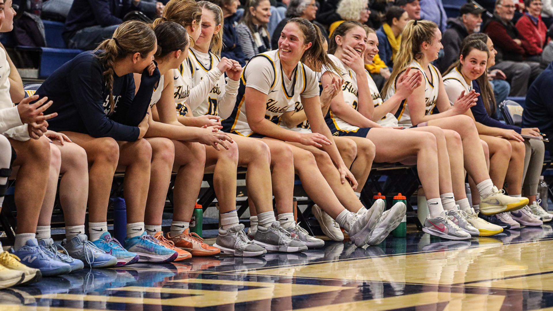 USM WBB Bench vs. WestConn
