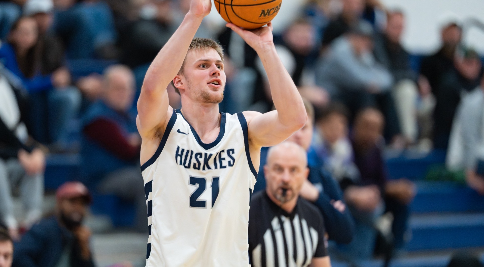 Dowling Three vs UNE