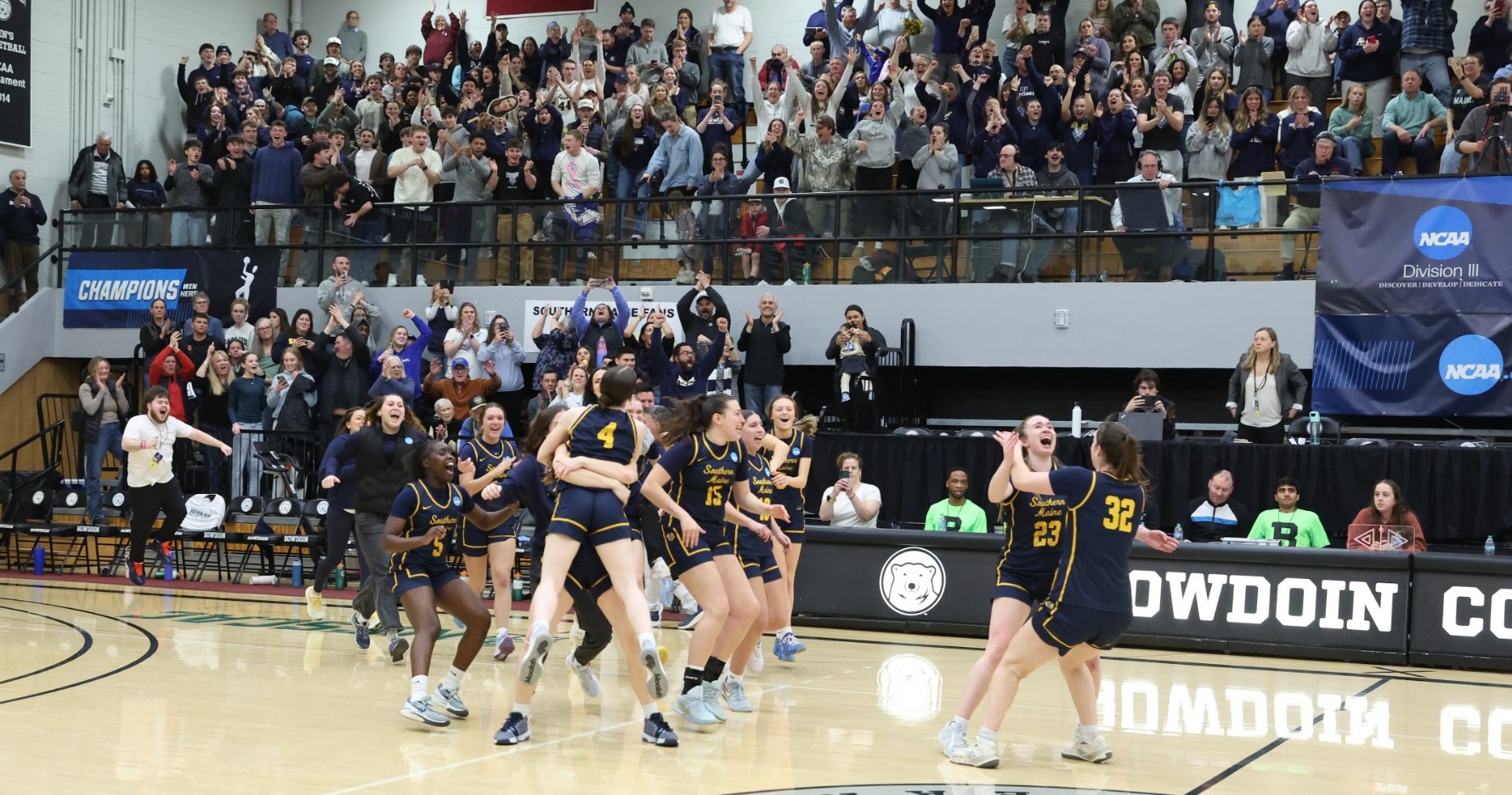 Womens Bball celebrates at Bowdoin