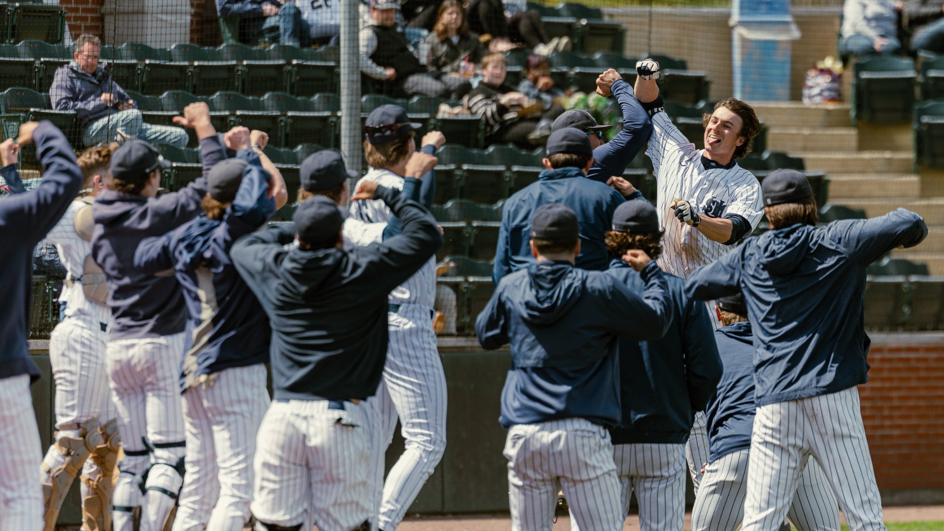 Kyle Douin celebrated home run with teammates
