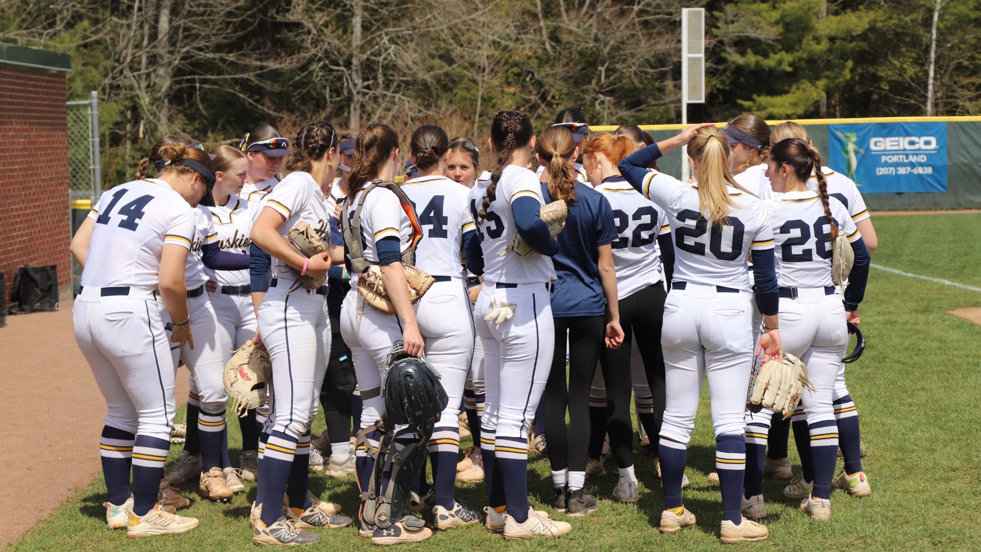2026 Softball Pre Game Team Huddle