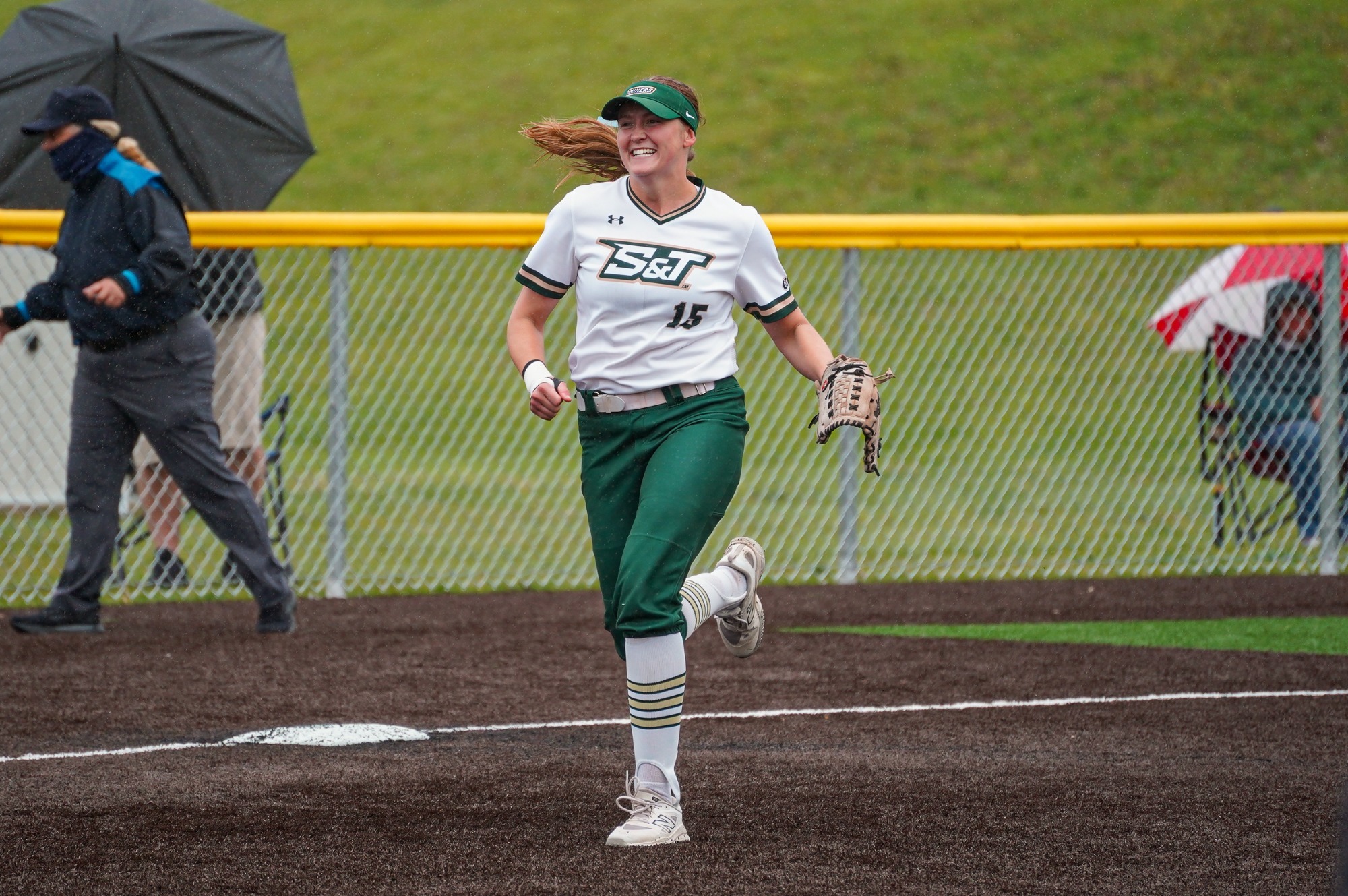 Tori Thompson running on the softball field