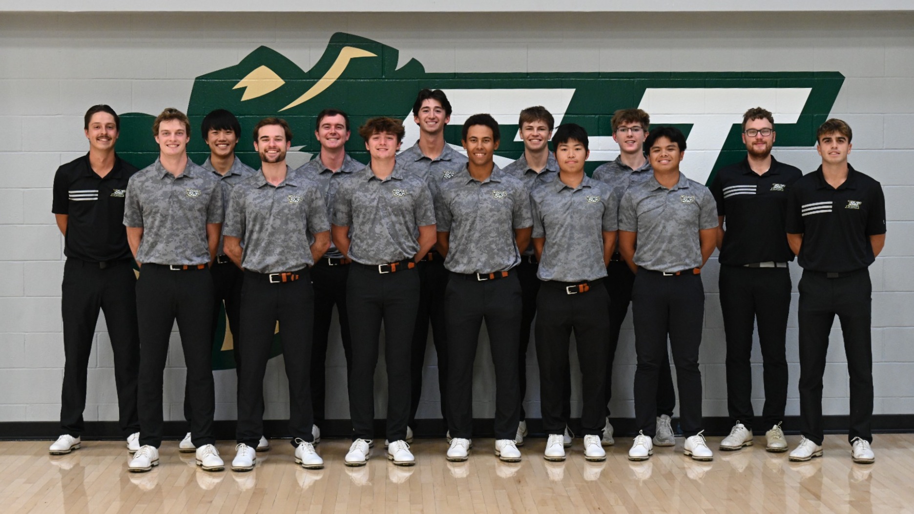 2025-26 Men's Golf Team Photo in Gibson Arena