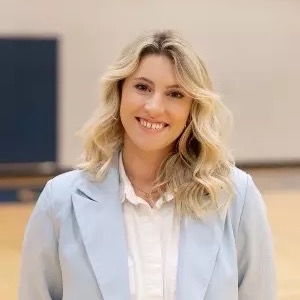 Eliana Livezey Headshot