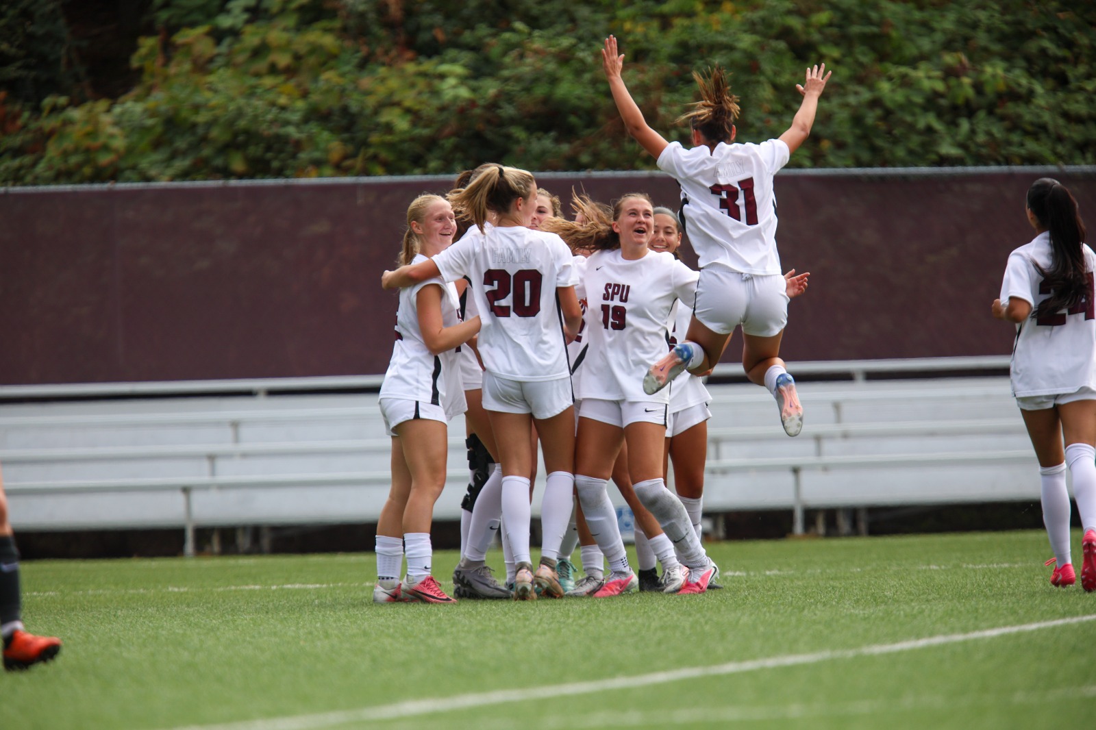 26WSOC_Team_Celly