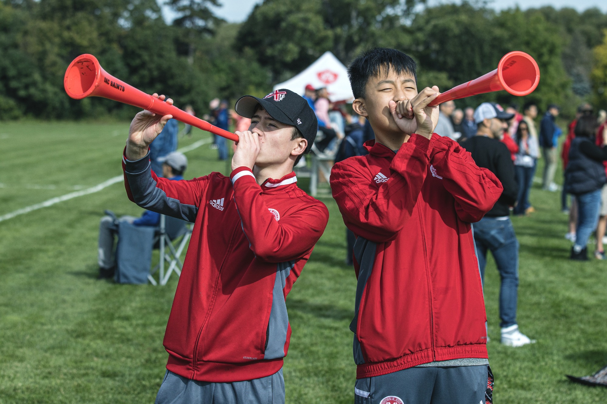 Students playing horns at homecoming