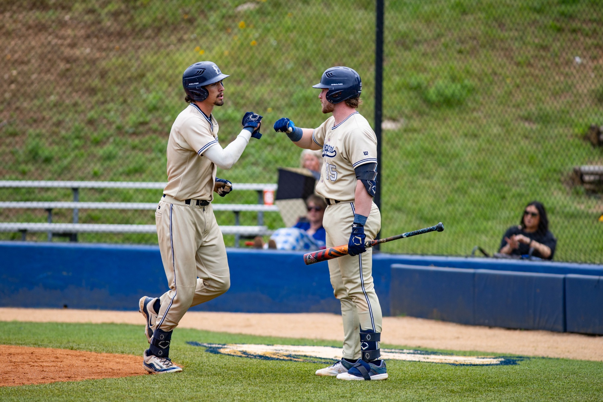 baseball-splits-doubleheader-against-tamiu-takes-2-1-series-lead-st