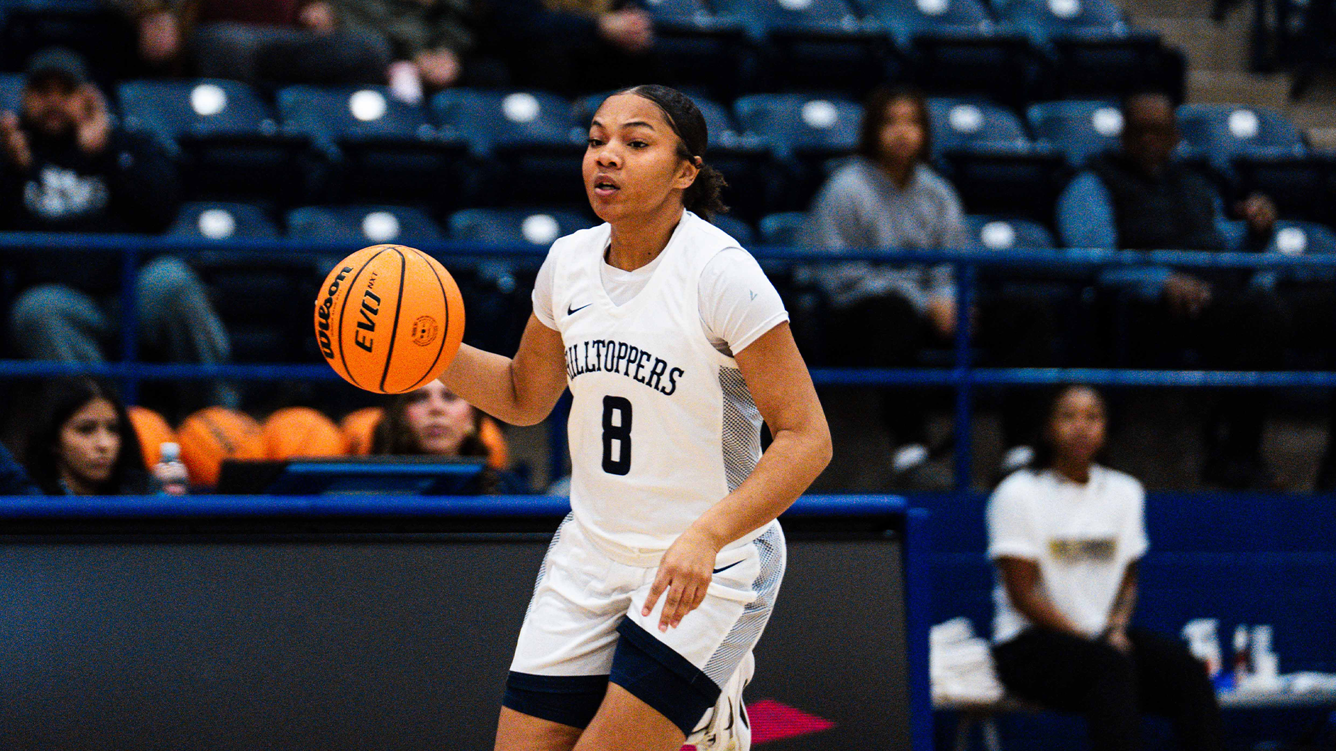 Suni Davis dribbling