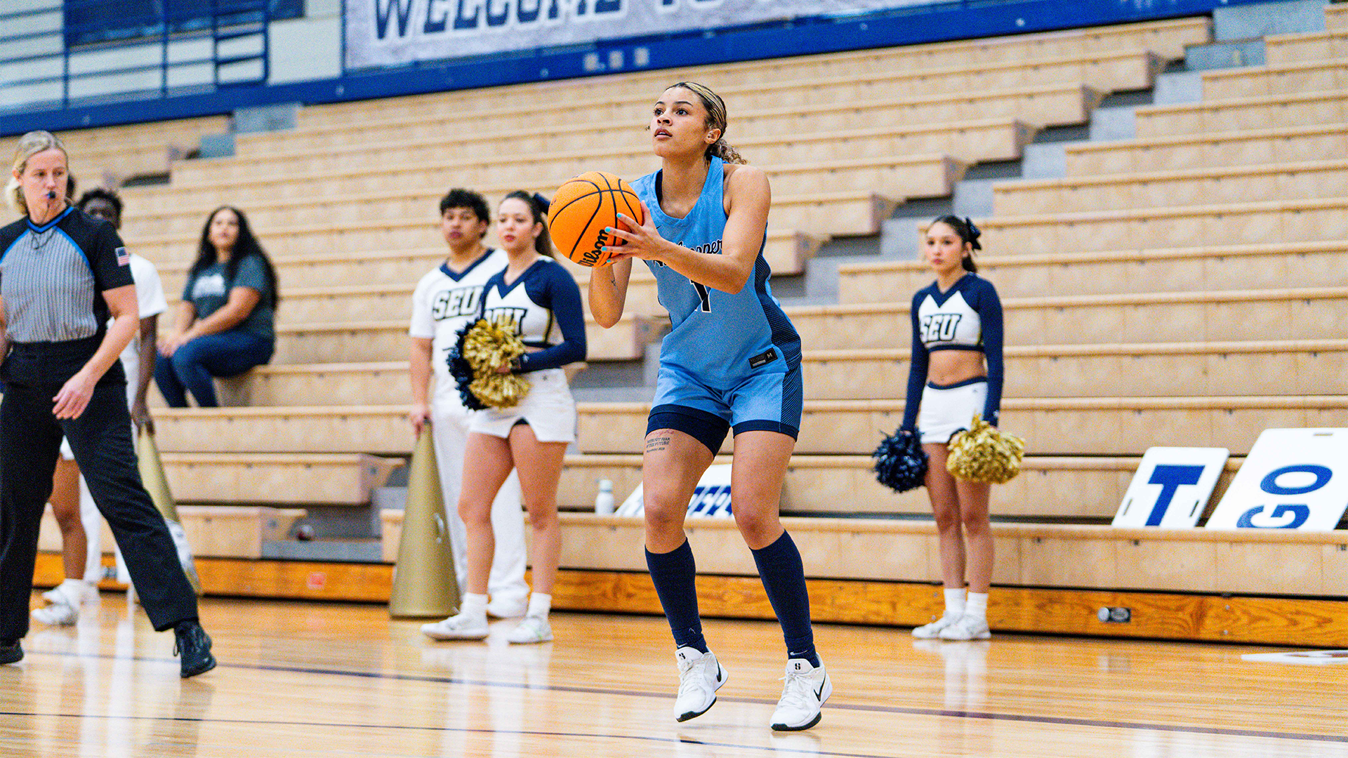 Kiana Bennett 3-pointer