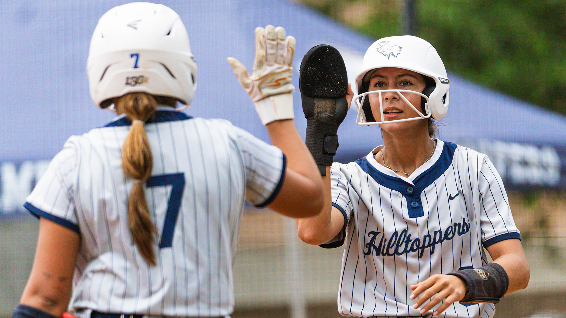Sofia Aponte high-five