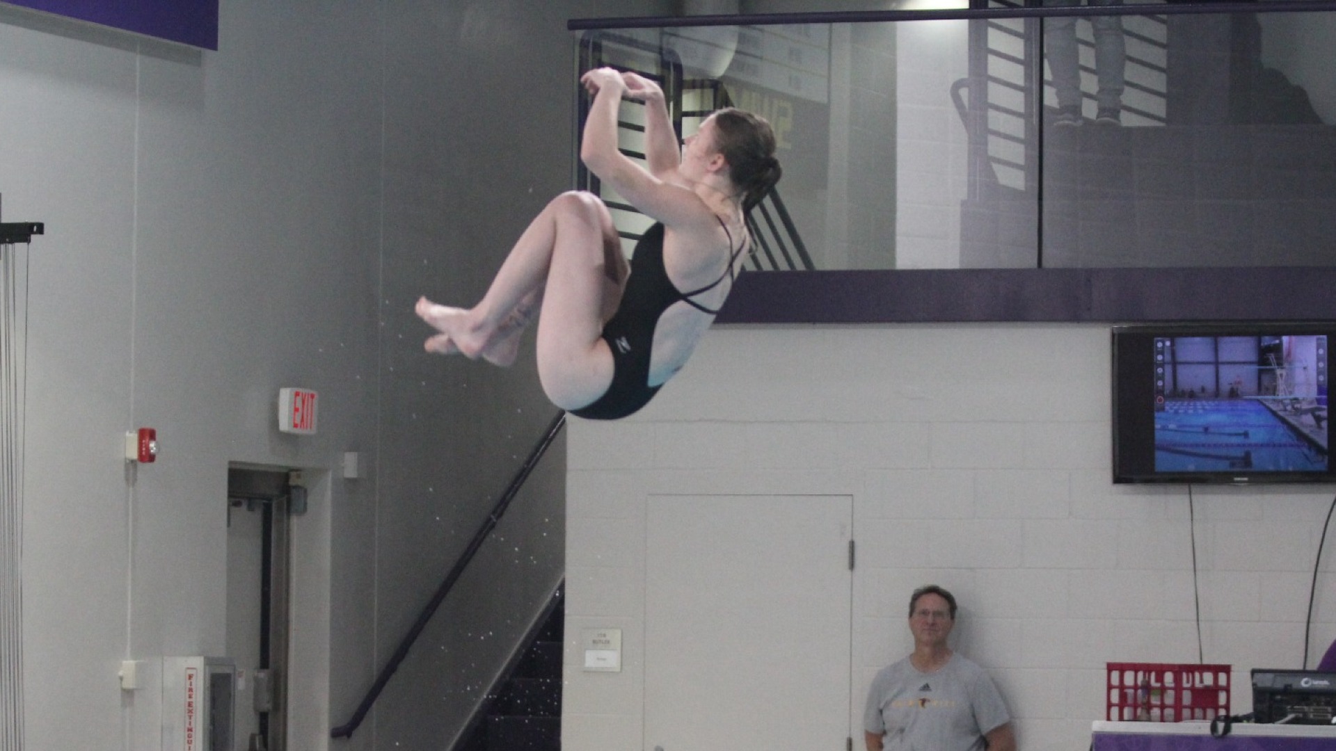 Juliet Peterson diving