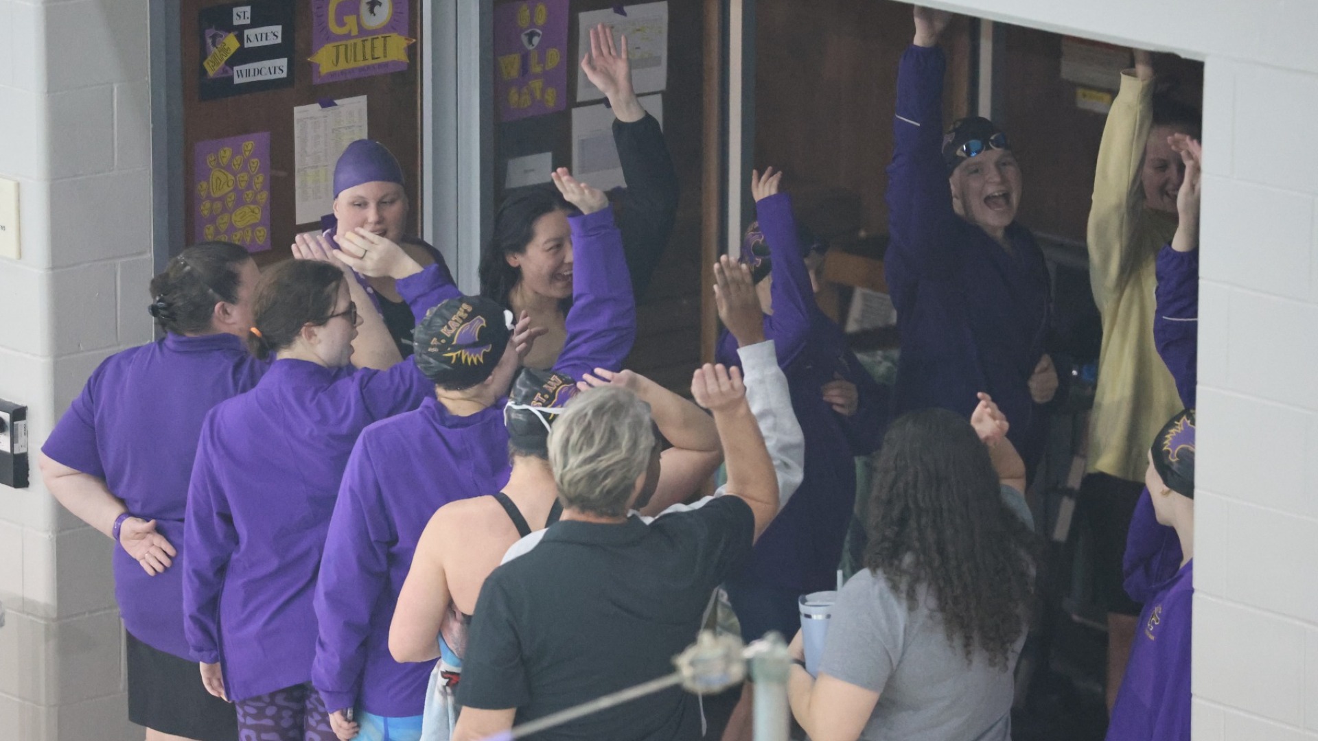 Swim and dive team cheering